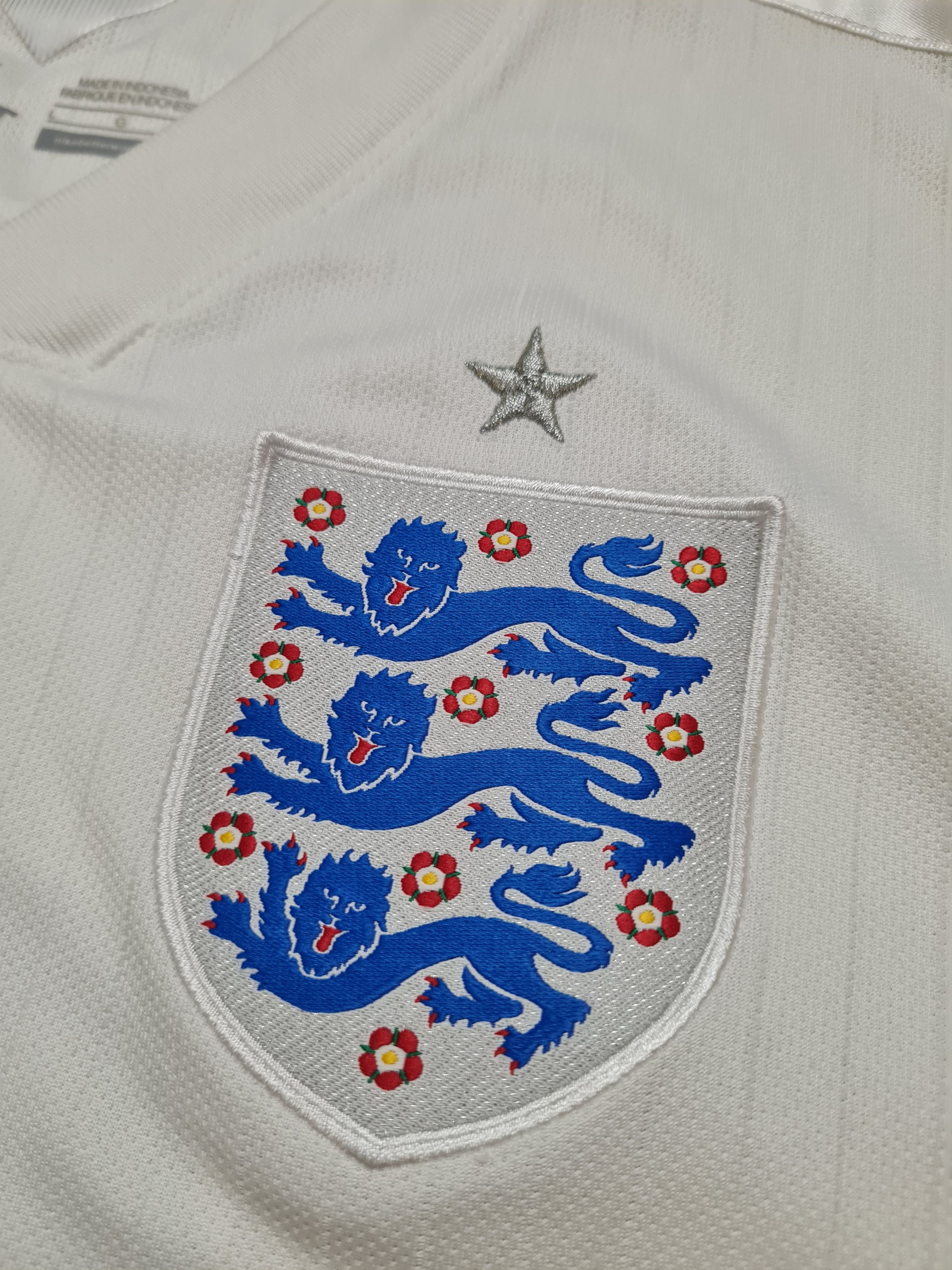 Nike Shirt England Home football jersey 2014/2016 Nike 588101-105 Size US L / EU 52-54 / 3 - 19 Thumbnail