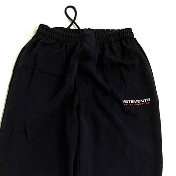 Vetements VETEMENTS LOGO TAPE COTTON BLEND SWEATPANTS IN BLACK Size US 30 / EU 46 - 3 Thumbnail