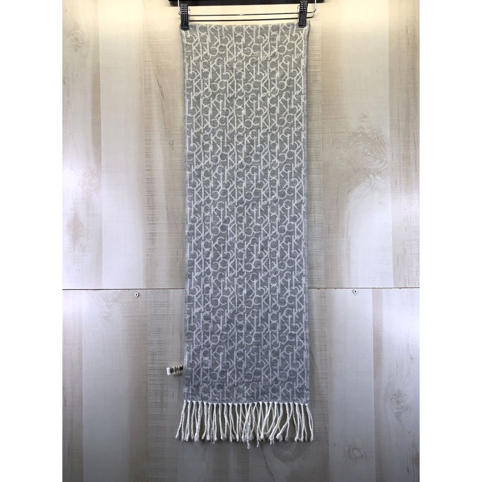 Calvin Klein VINTAGE Calvin Klein Gray White Knit Rectangular Fringed CK Logo Womens Scarf-5241 Size ONE SIZE - 2 Thumbnail