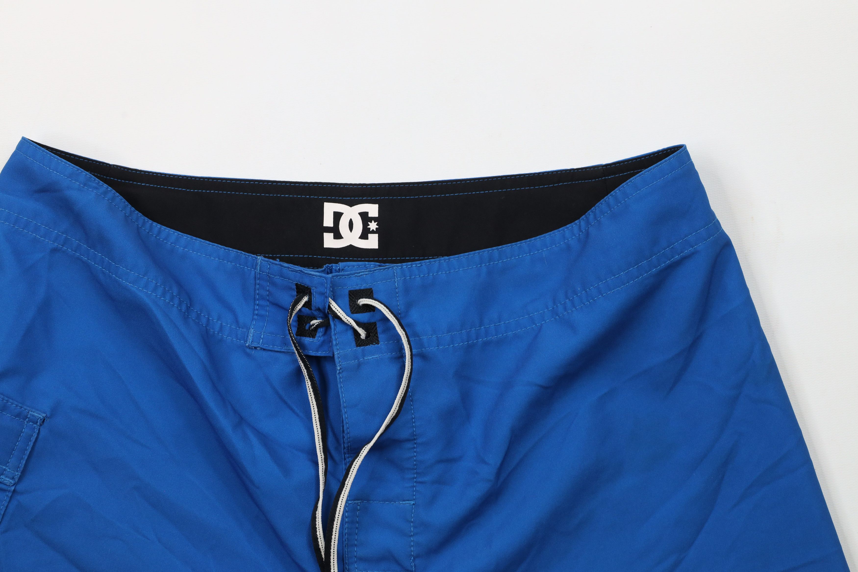 Vintage Vintage DC Shoes Big Logo Skateboarding Board Shorts Blue Size US 32 / EU 48 - 3 Thumbnail