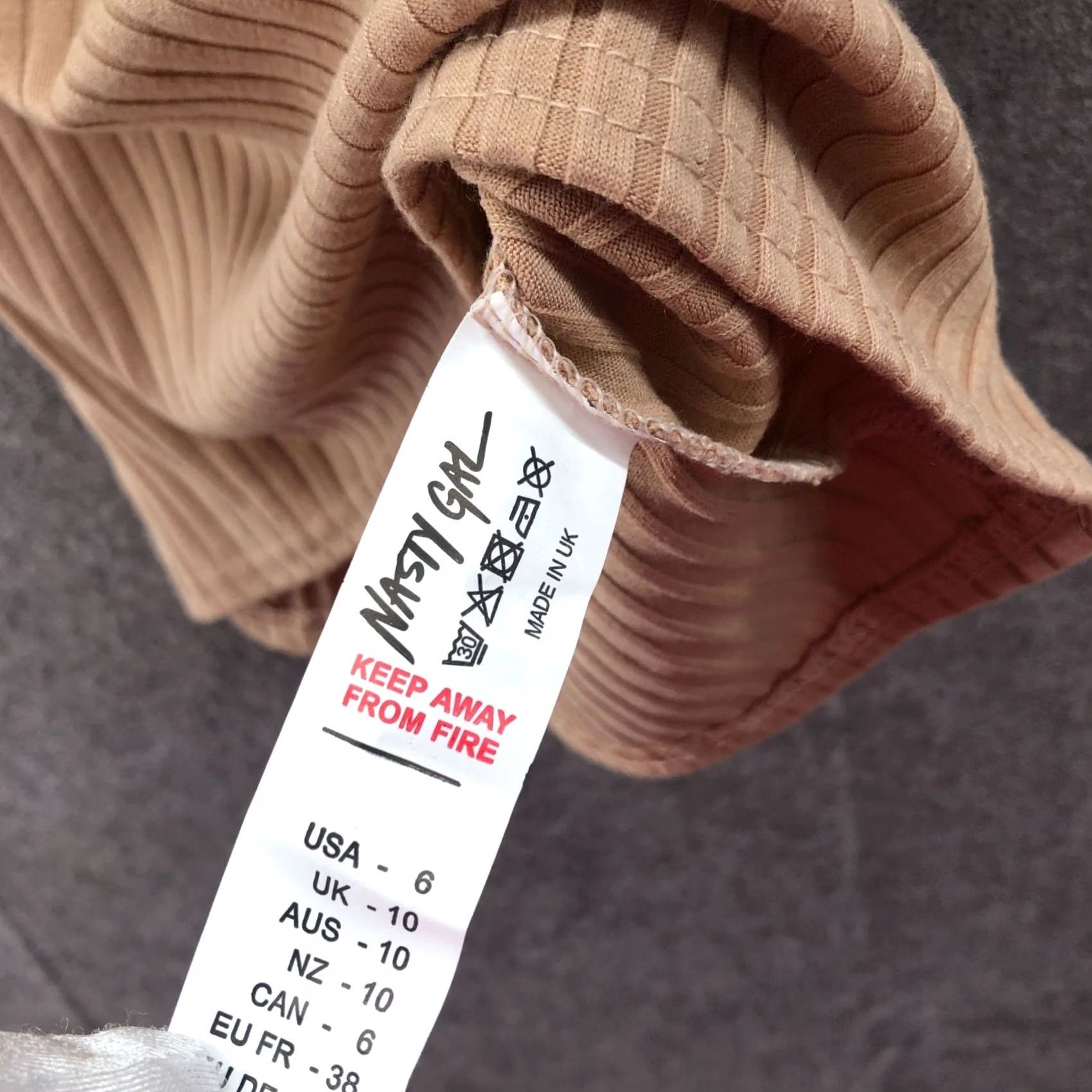 Nasty Gal Nastygal Ribbed Turtleneck Long Sleeve T Shirt Tan Sweater Womens 6 (S) NWT Pullover Shirt Casual Fall Winter Slim Knit Polyester Blend Tan VINTAGE No Size S / US 4 / IT 40 - 7 Thumbnail