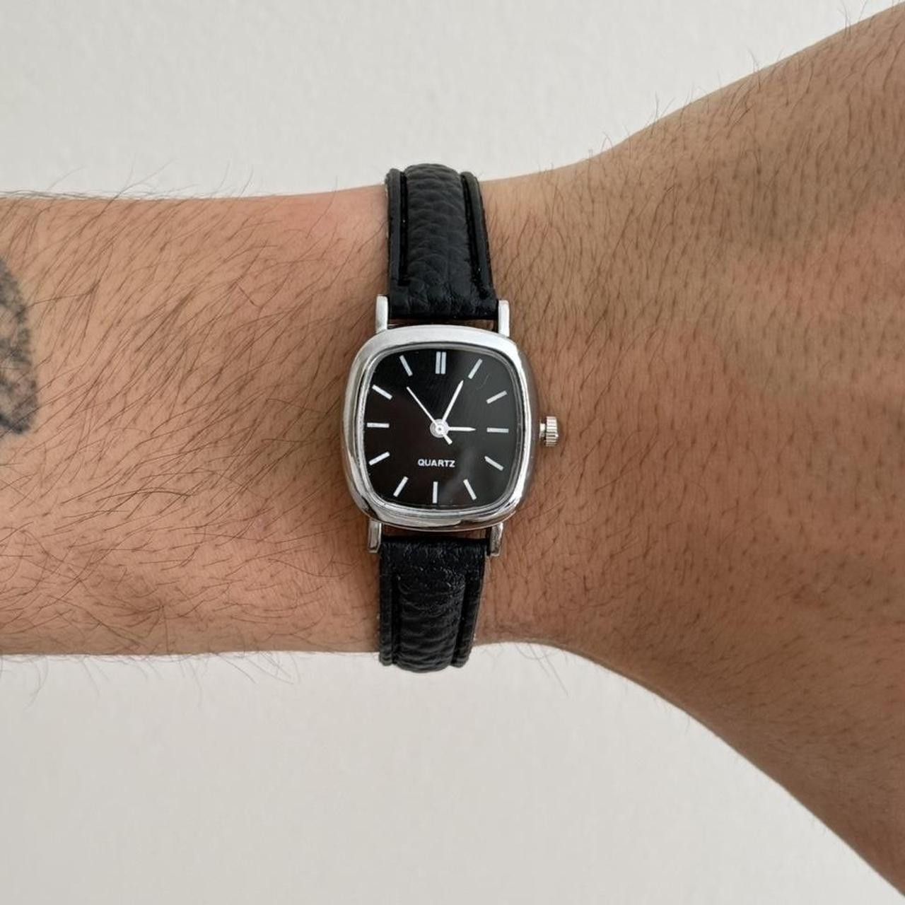 Vintage y2k classy black with silver leather luxury quartz watch Size ONE SIZE - 6 Thumbnail