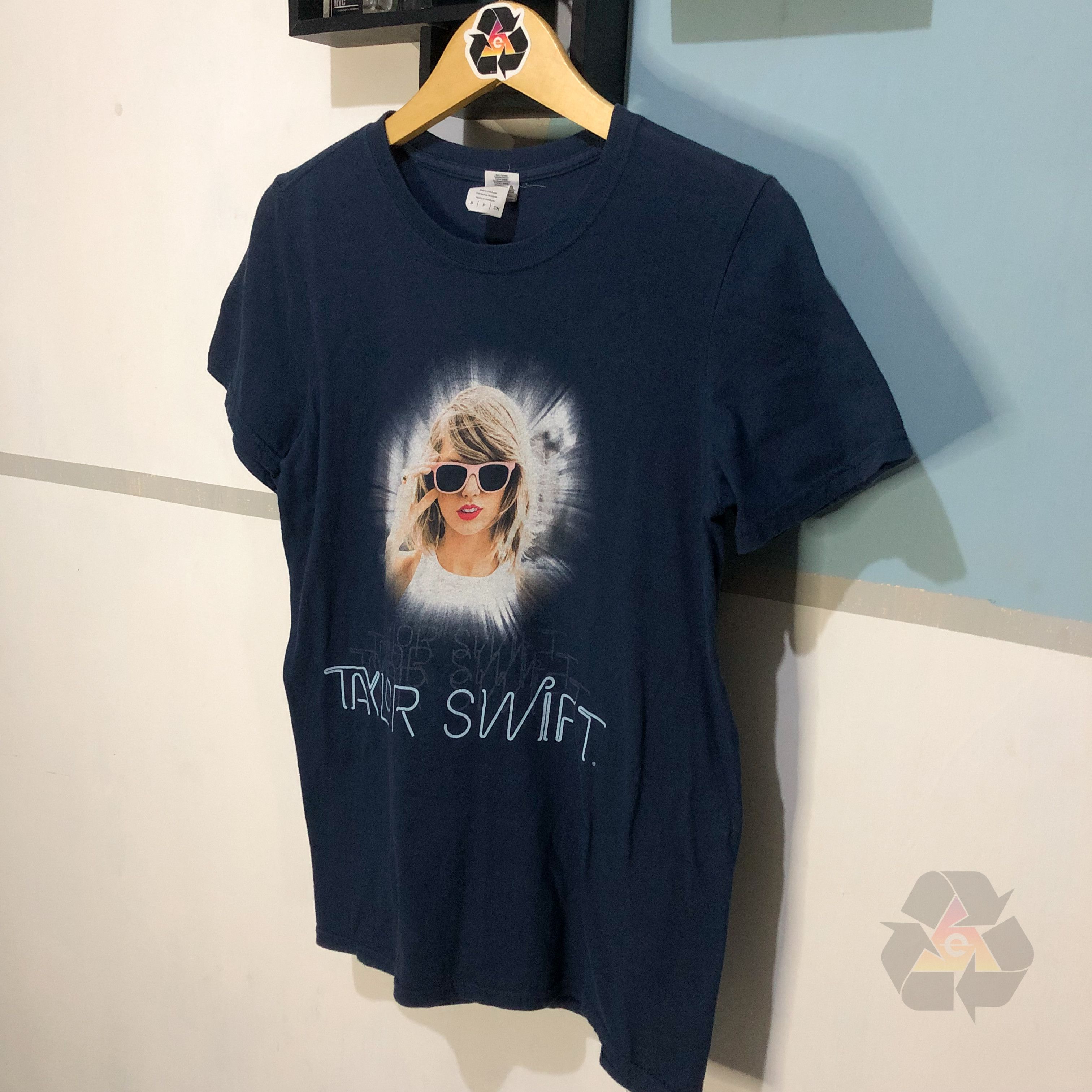 Band Tees Taylor Swift The 1989 World Tour T-Shirt Size S / US 4 / IT 40 - 3 Thumbnail