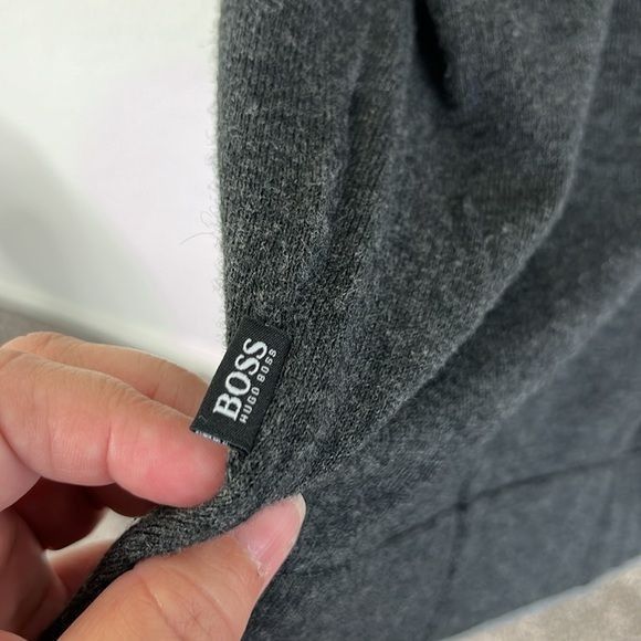 Hugo Boss BOSS Hugo Boss Cashmere V Neck Sweater Pocket Size US M / EU 48-50 / 2 - 5 Thumbnail