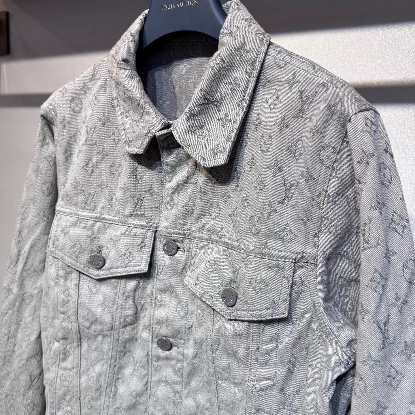 Louis Vuitton Louis Vuitton gray Monogram print denim jacket size 44 Size US S / EU 44-46 / 1 - 4 Thumbnail