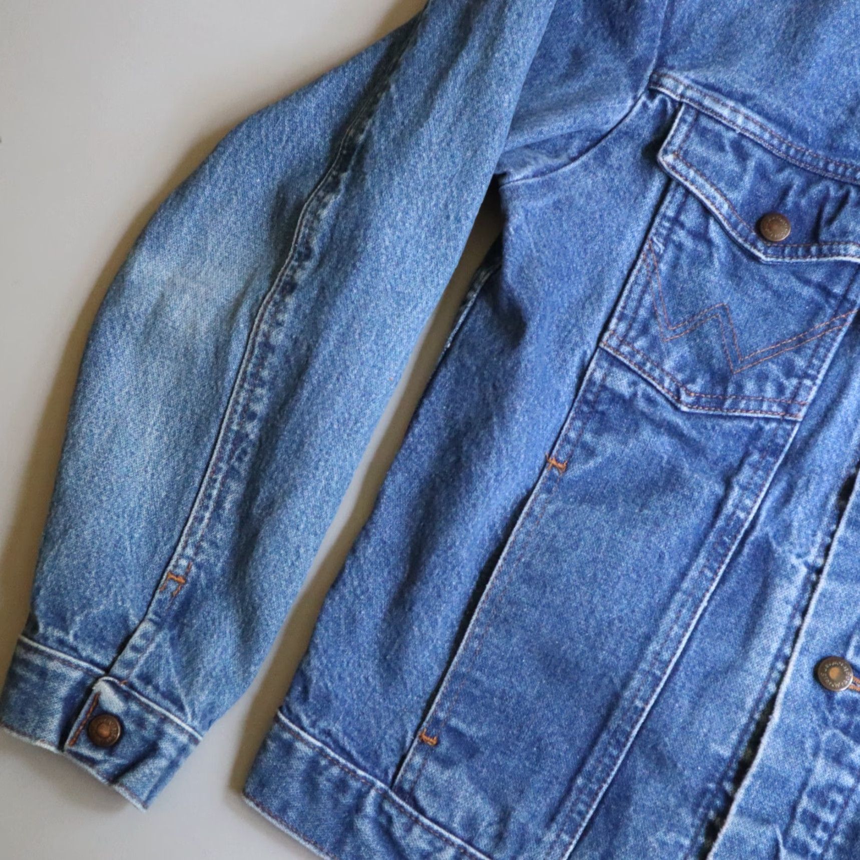 VINTAGE Wrangler Jacket Men’s Medium Blue Denim Trucker Cowboy Western 90s Wrangler Jacket Mens Blue Denim Short Sleeve?