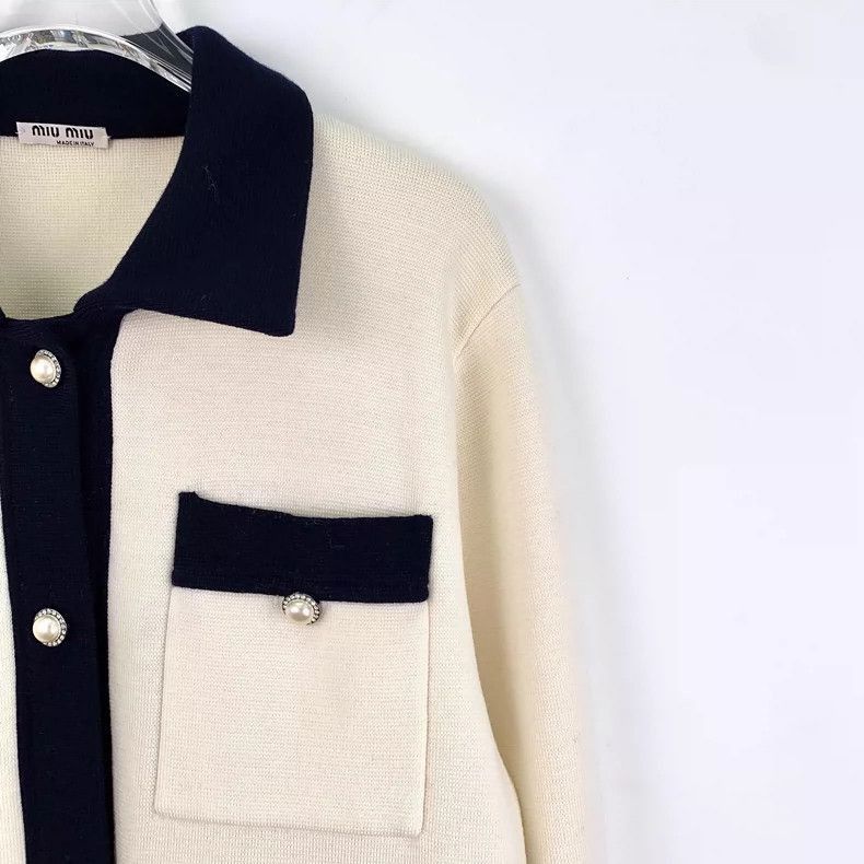 Prada Beige Wool Knit Cardigan with Collared Design -2505 Size M / US 6-8 / IT 42-44 - 3 Thumbnail