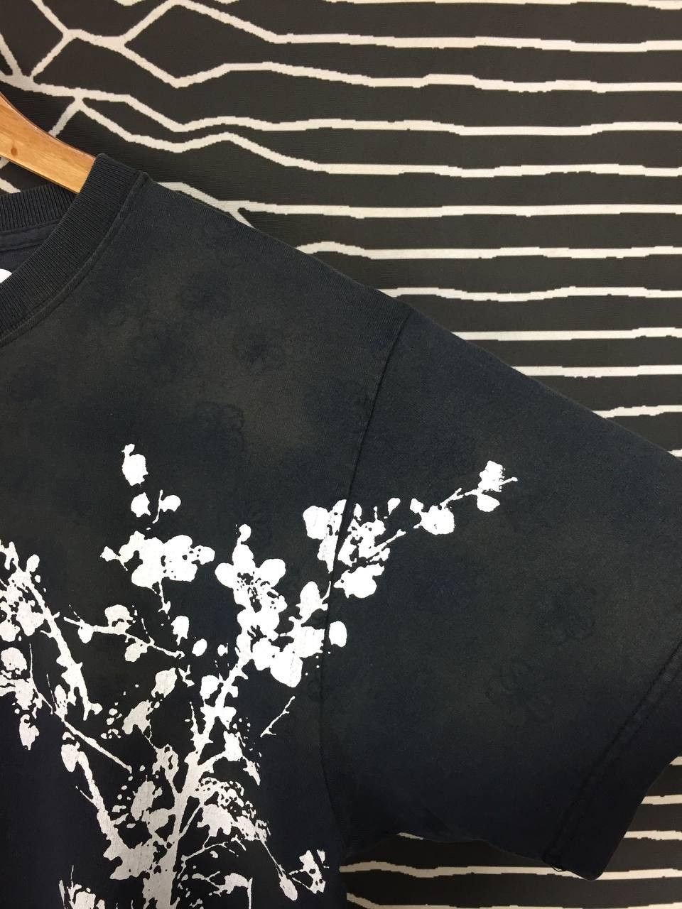 Japanese Brand Vtg Thief's Diary Japanese Traditional Sukajan Patterned Tee Size US L / EU 52-54 / 3 - 4 Thumbnail