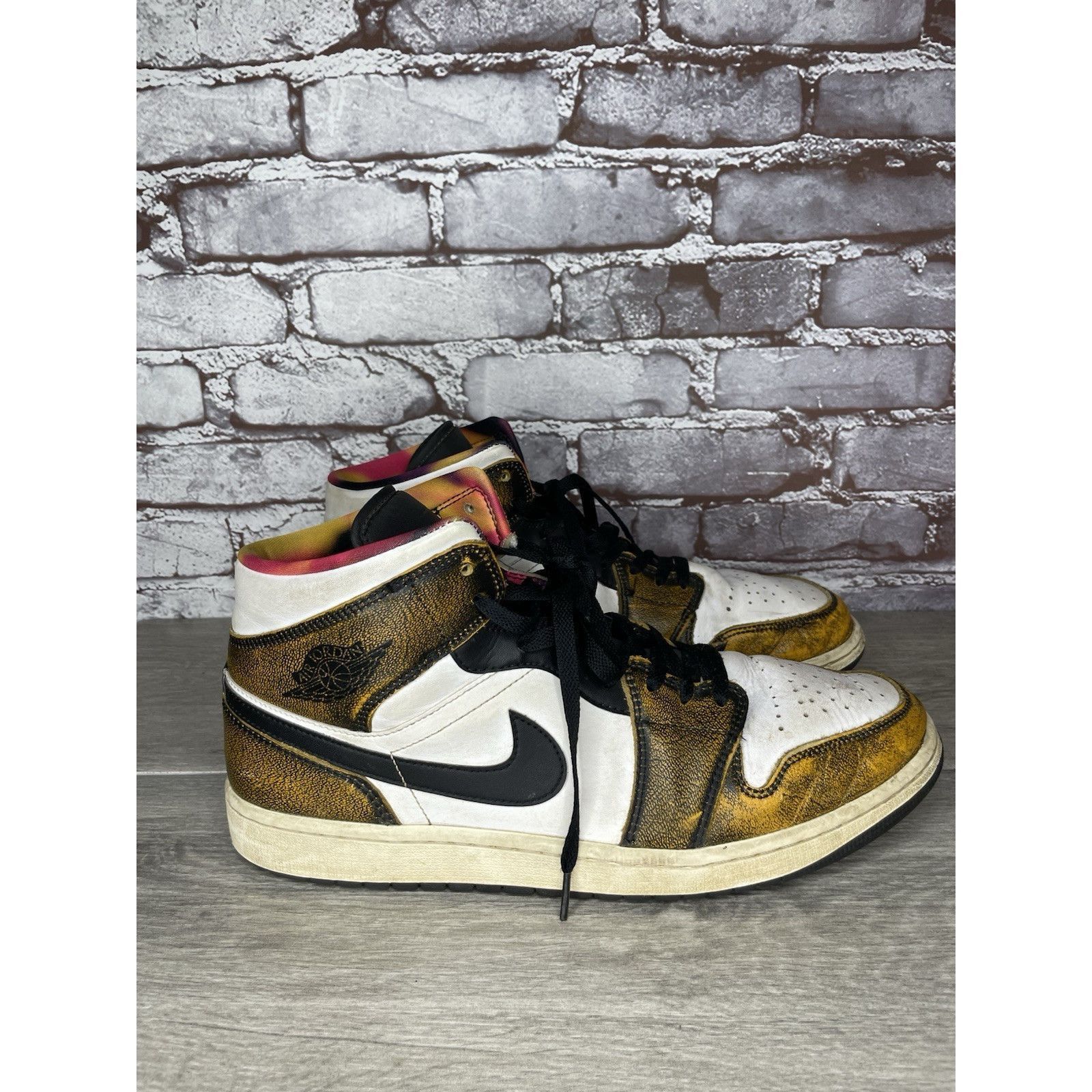 Jordan Brand Air Jordan 1 SE Mid Wear Away Taxi Basketball Shoes Men 13M Size US 13 / EU 46 - 13 Thumbnail