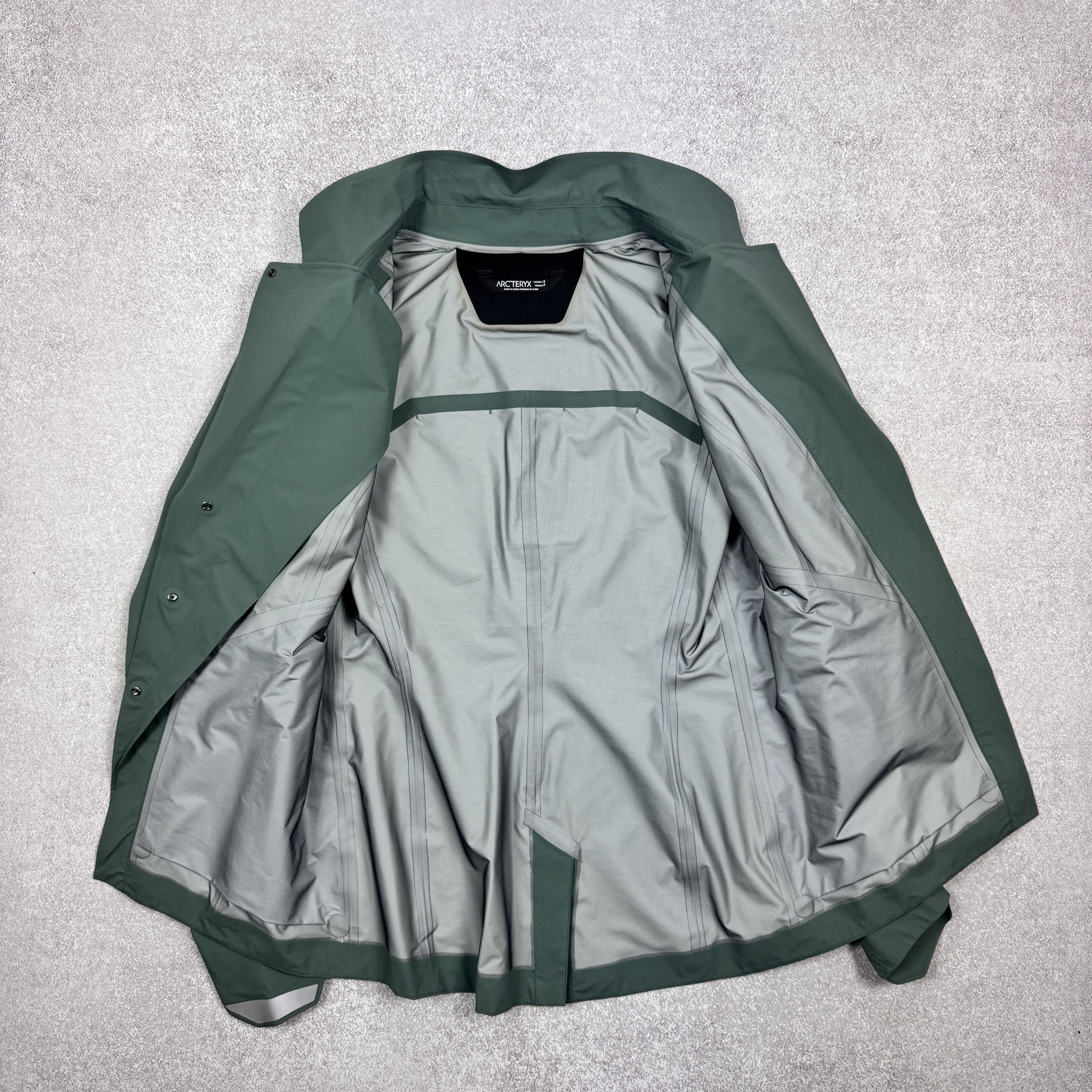 Arc'teryx Women`s Arcteryx A2B Hardshell Gore-tex Blazer Jacket Size S Size S / US 4 / IT 40 - 5 Thumbnail