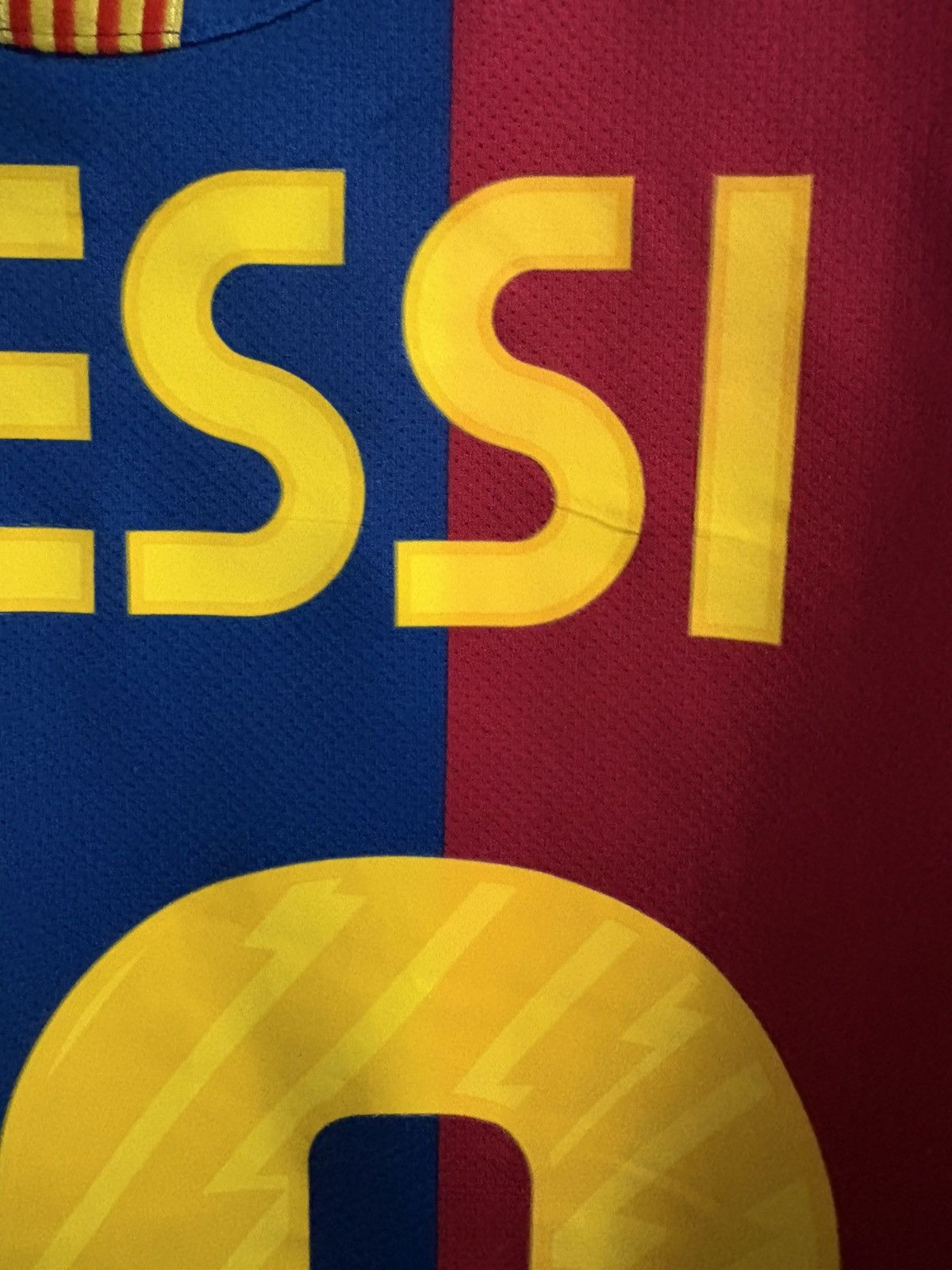 Nike Barcelona 2010-11 Home Jersey Size US S / EU 44-46 / 1 - 6 Thumbnail