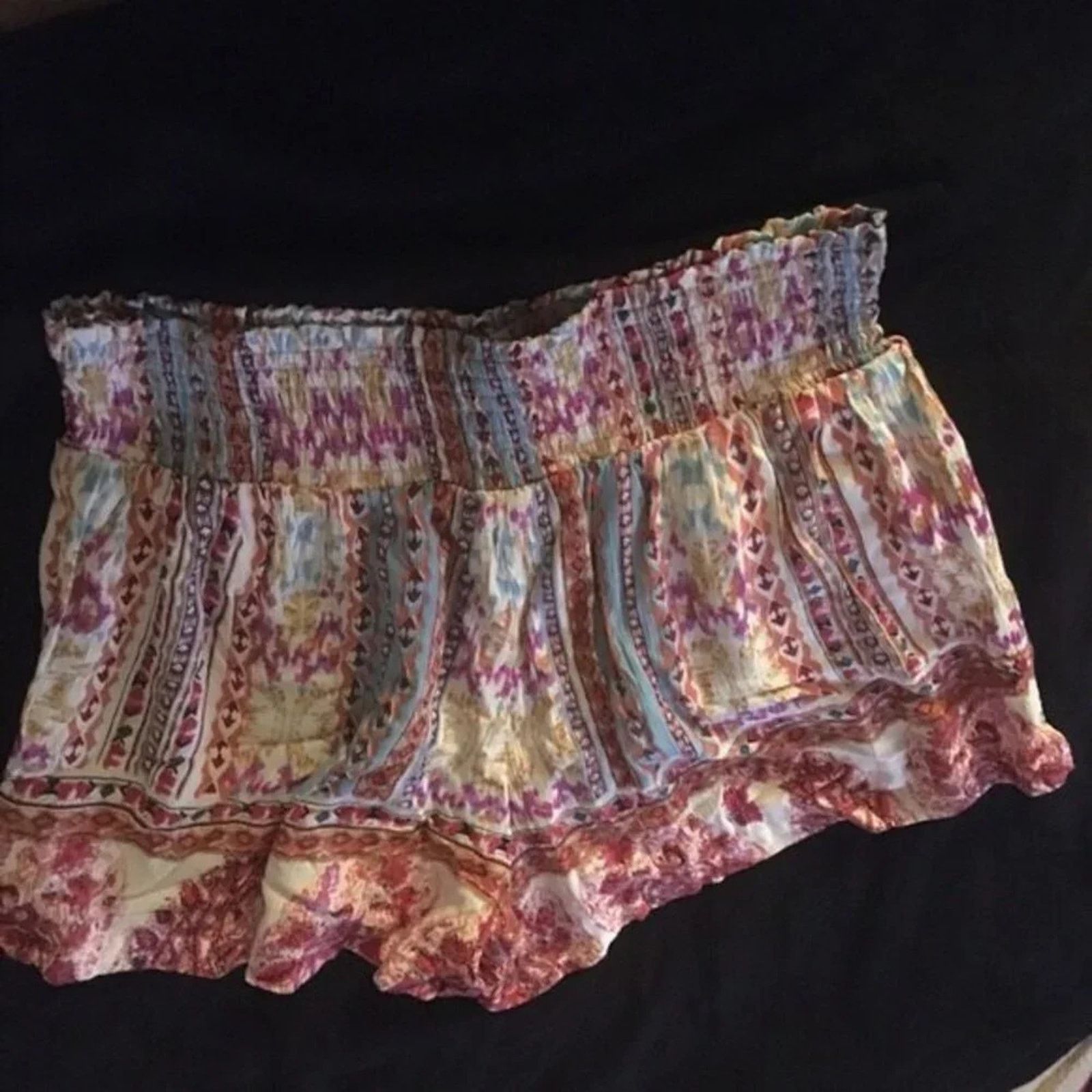 The Unbranded Brand Angie 100% Rayon beautiful loose fitting rayon shorts, Small Size 27" / US 4 / IT 40 - 1 Thumbnail