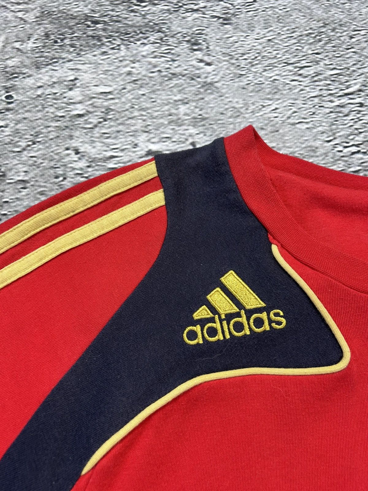 Adidas × Vintage Spain vintage Adidas t-shirt Jersey red football 2008 Size US M / EU 48-50 / 2 - 5 Thumbnail