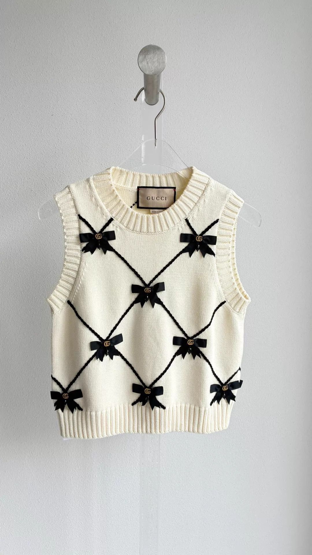 Gucci Gucci Bow Knit Vest XS Ivory w/ Black Bow Size XS / US 0-2 / IT 36-38 - 1 Thumbnail
