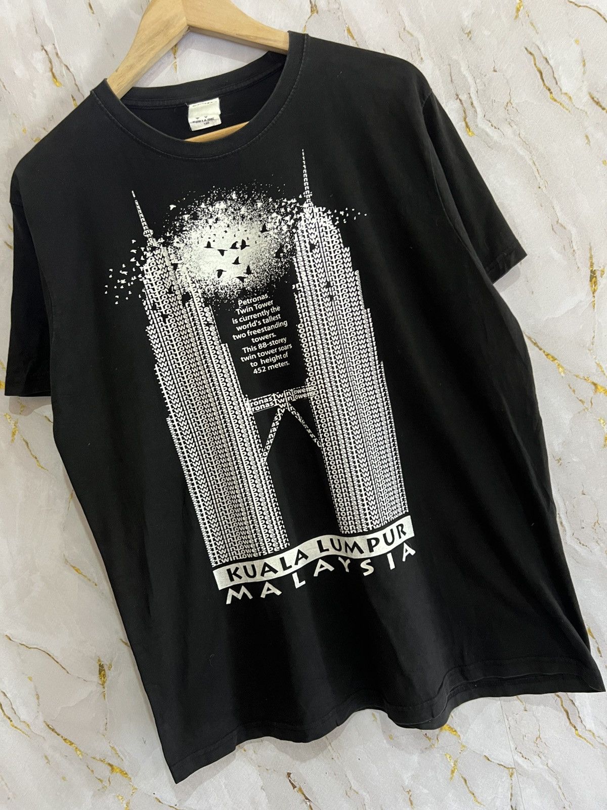 Vintage VINTAGE KLCC LOGO TSHIRT Size US L / EU 52-54 / 3 - 3 Thumbnail