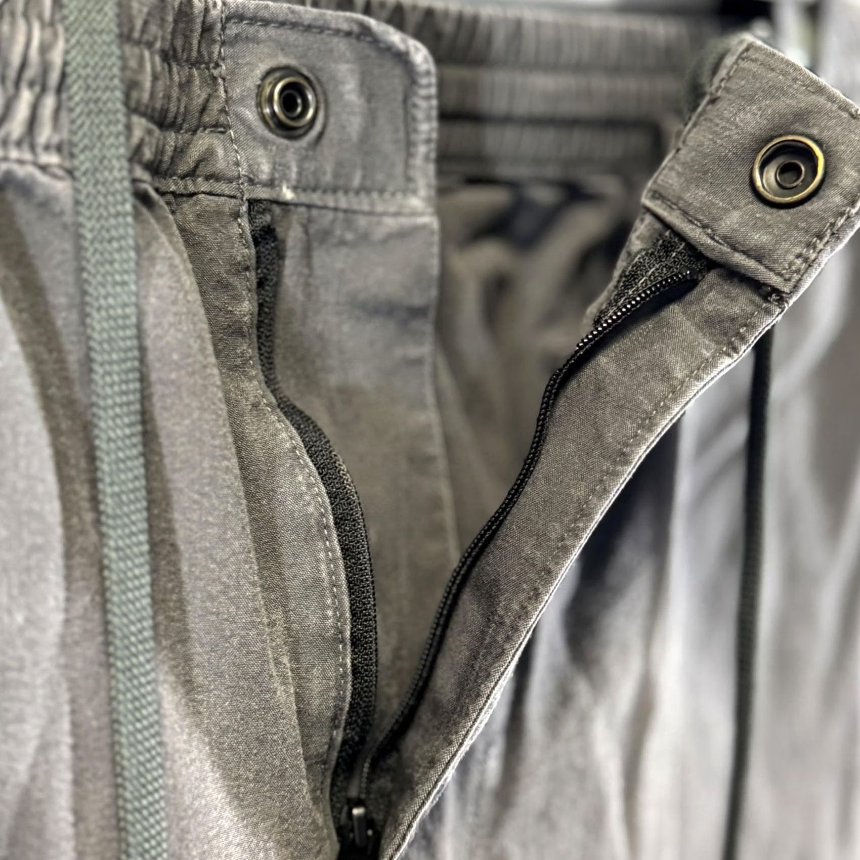 Buck Mason Buck Mason Pants Mens Medium 32-33 Gray Elastic Drawstring Nylon Stretch BM14053 Pants Adjustable Waist Pockets Casual Travel Regular Inseam 25in Size US 31 - 5 Thumbnail