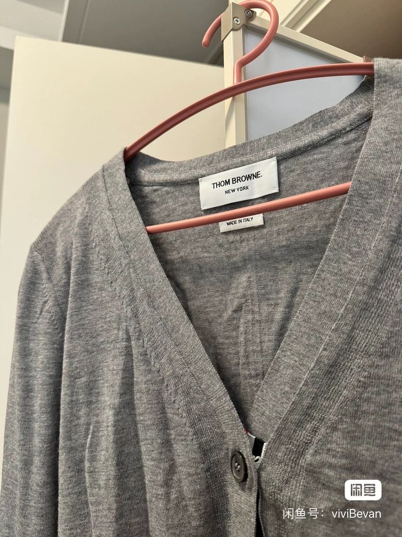 Thom Browne Thom Browne Thin V-neck gray knitted cardigan 2503-Nextarro Size XS / US 0-2 / IT 36-38 - 3 Thumbnail