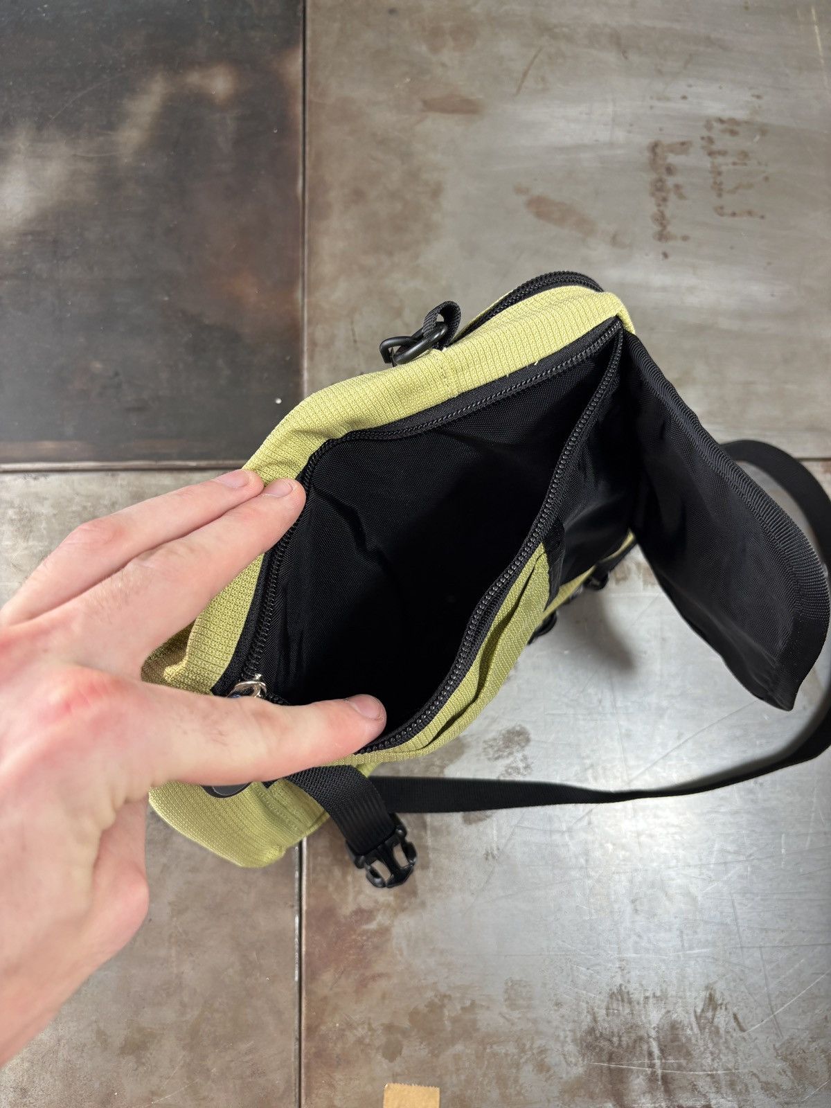 Mountain Equipment Company Vintage MEC Crossbody Bag 2000s Sling Fanny Co-op Mini Pack Size ONE SIZE - 12 Thumbnail