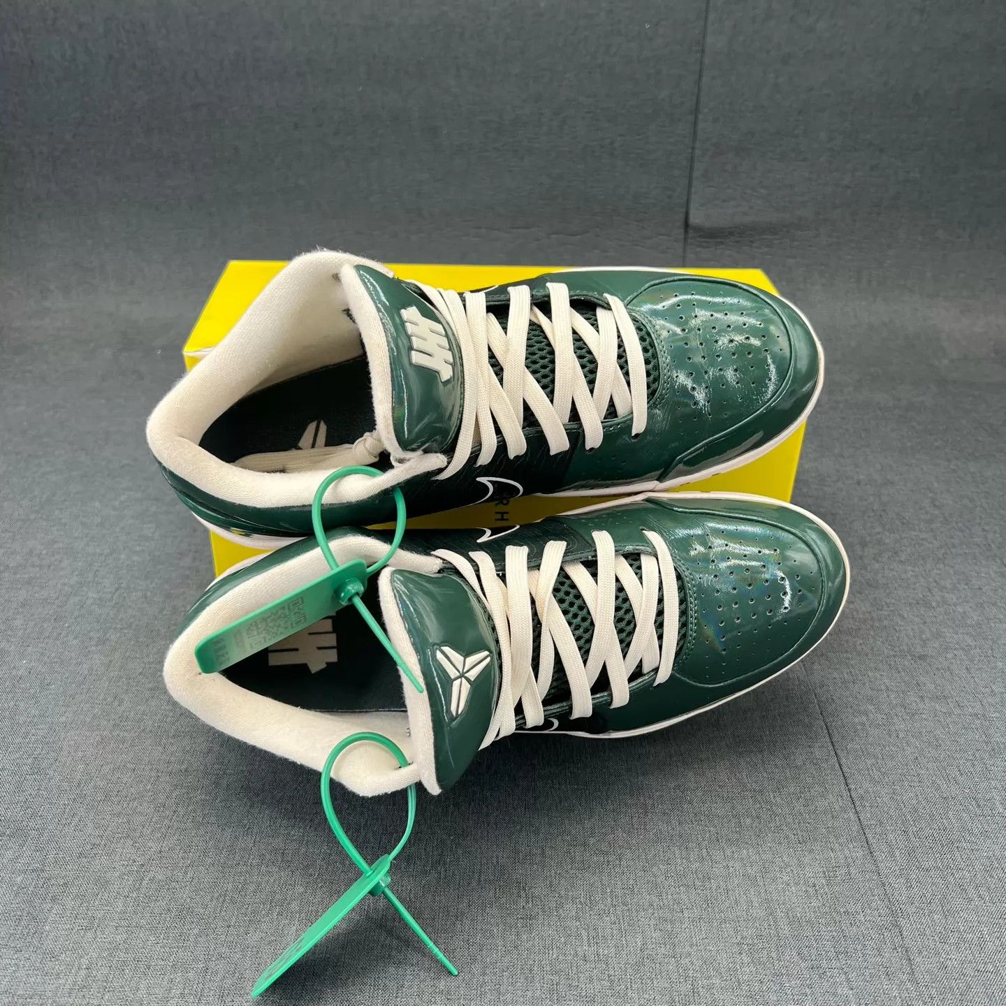 Nike Nike KD 4 Milwaukee Bucks 44 Boxed Like New Size US 11 / EU 44 - 2 Thumbnail