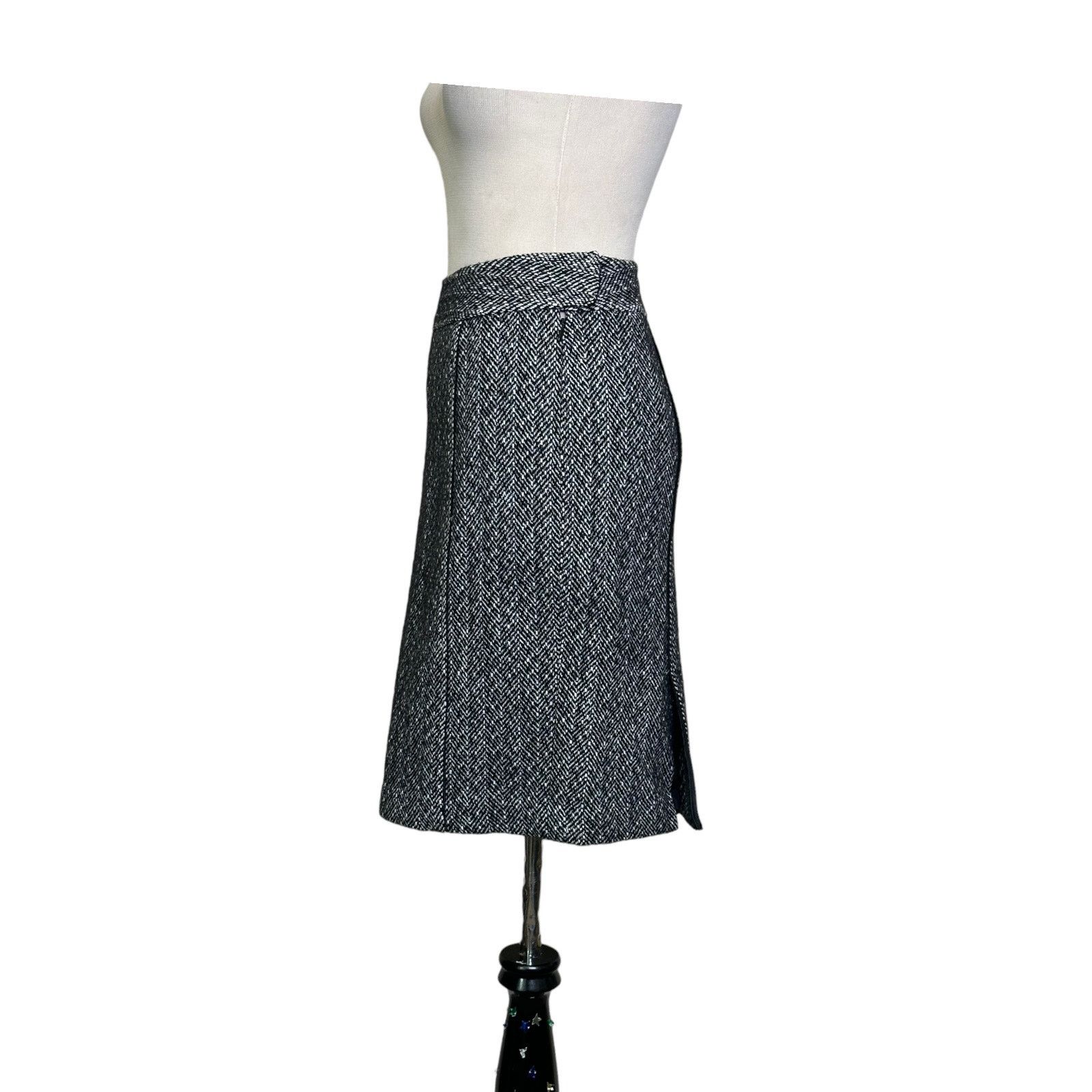 Ann Taylor Ann Taylor two tone chevron knit lined pencil skirt size 8 Size 33" - 9 Thumbnail