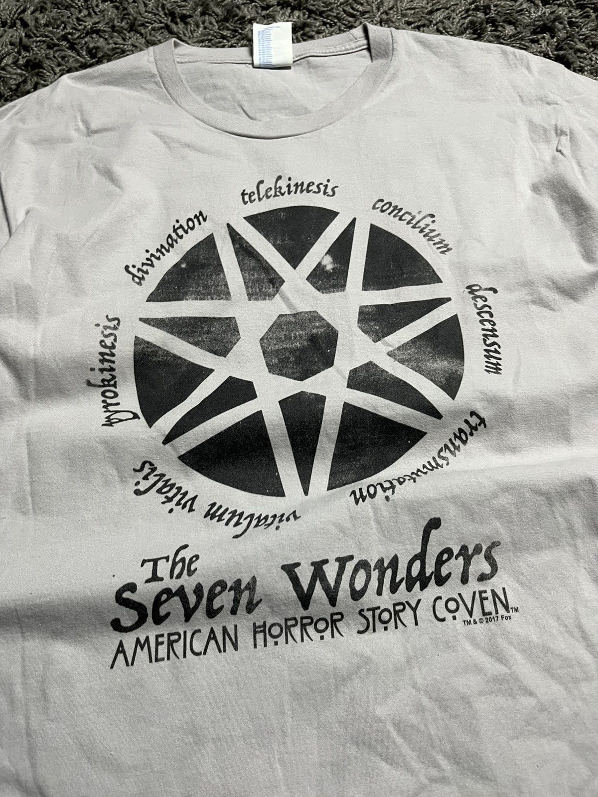 Band Tees American Horror Story: Coven "The Seven Wonders" Graphic Tee Size US L / EU 52-54 / 3 - 3 Thumbnail