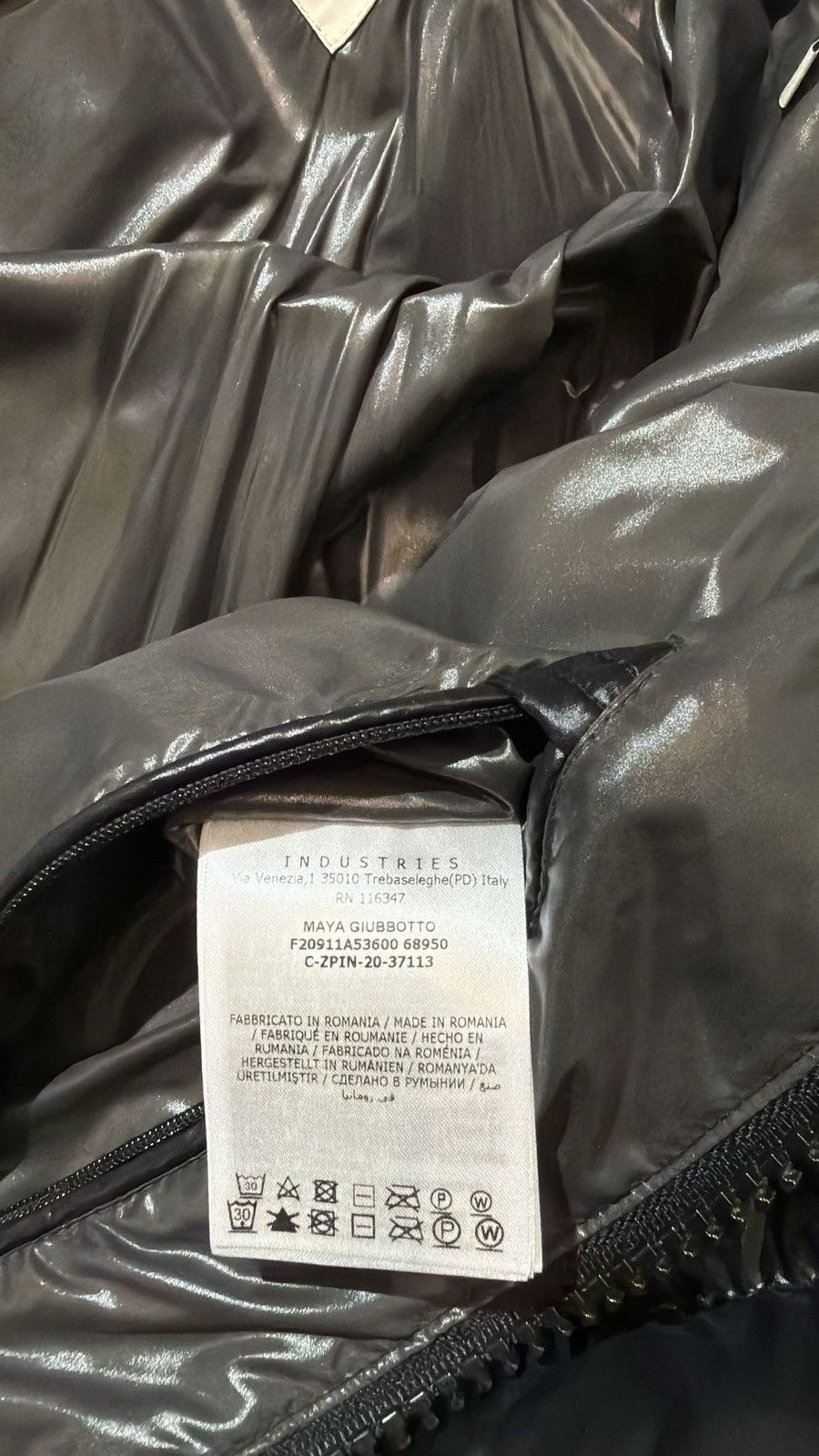 Moncler New Moncler Maya With Tags (4/L) Size US L / EU 52-54 / 3 - 7 Thumbnail