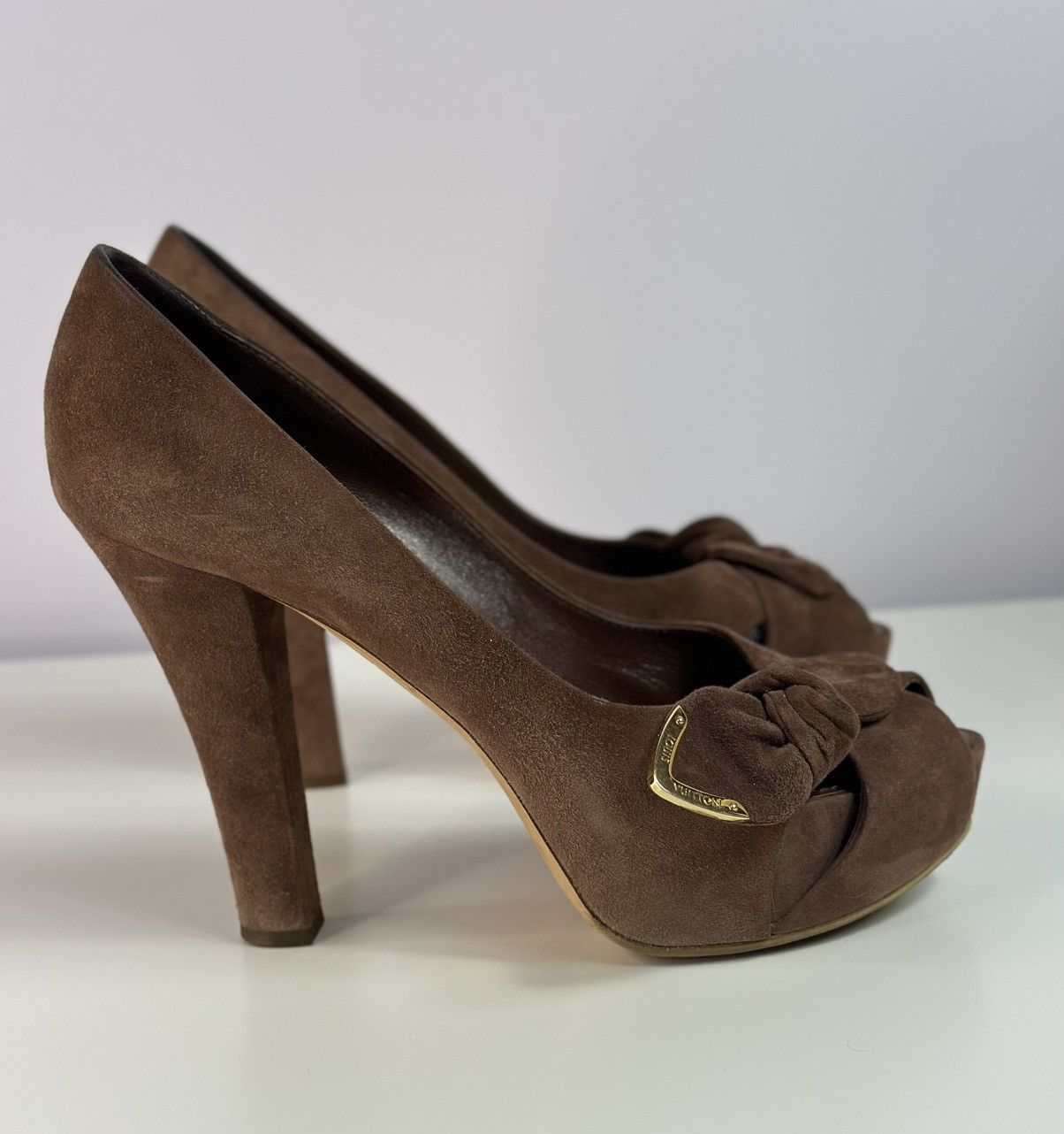 Louis Vuitton Louis Vuitton Brown Suede Catania Peep Toe Platform Pumps Size US 8 / IT 38 - 11 Thumbnail