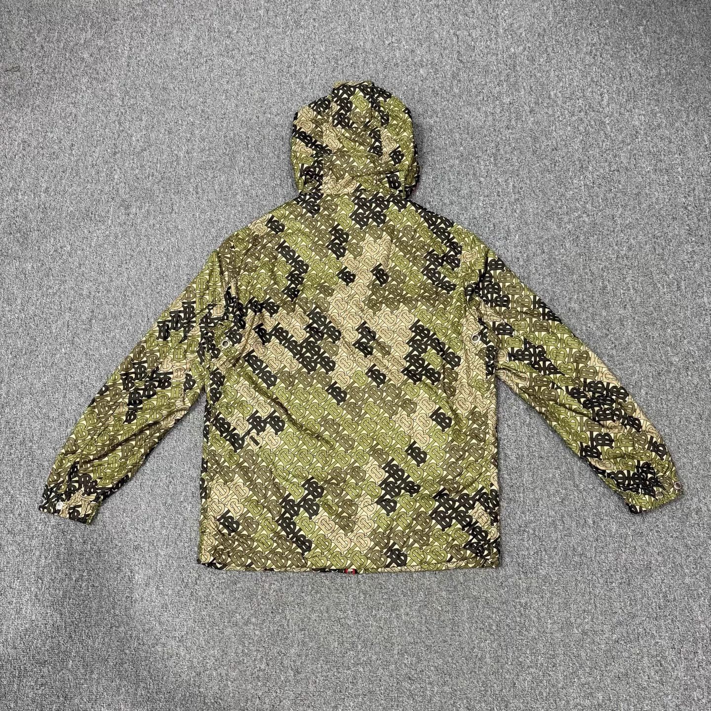 Burberry Burberry TB allover logo shell jacket 44 mint Size US S / EU 44-46 / 1 - 2 Thumbnail