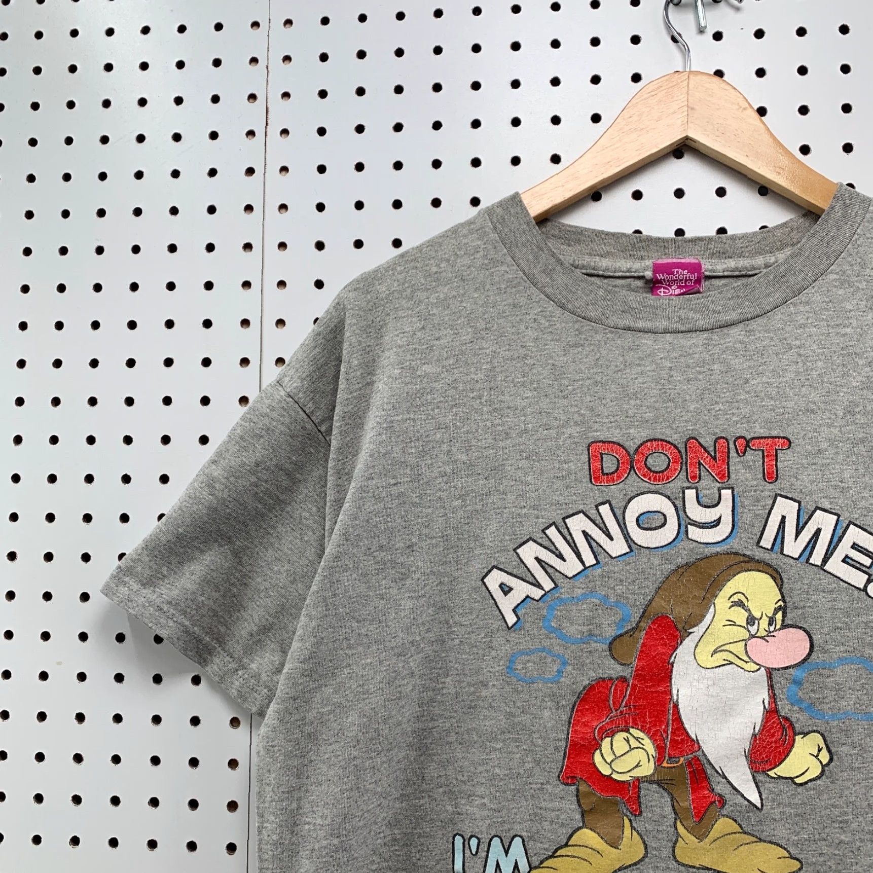 Disney VINTAGE Disney Snow White Grumpy Shirt T-Shirt Medium Gray "Don't ANNOY ME" 2000s Unisex Adults Size US M / EU 48-50 / 2 - 3 Thumbnail