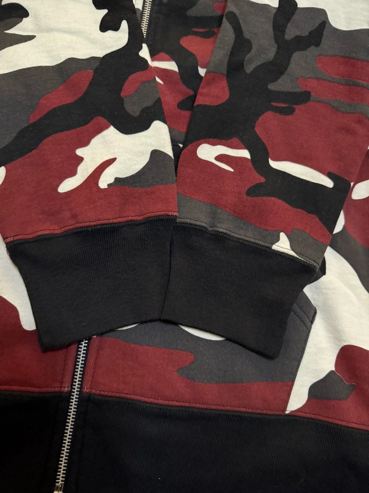 Supreme Supreme Red Camo Small Box Logo Zip Hoodie L Vintage Size US L / EU 52-54 / 3 - 8 Thumbnail