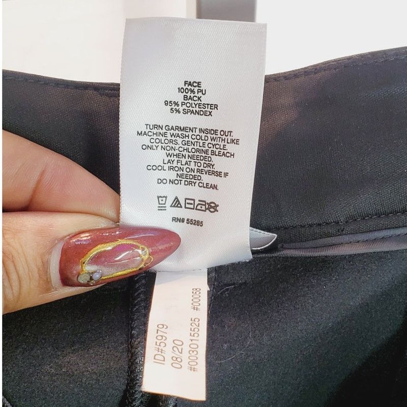 Express Express Black Faux Leather Pleated Tailored Shorts Size 4 Size 27" / US 4 / IT 40 - 6 Thumbnail