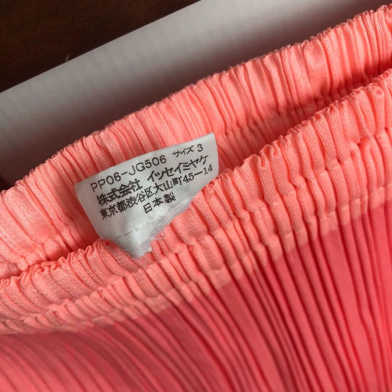 Issey Miyake Issey Miyake size:3 Pink pleated vintage ice cream skirt Size 31" - 3 Thumbnail