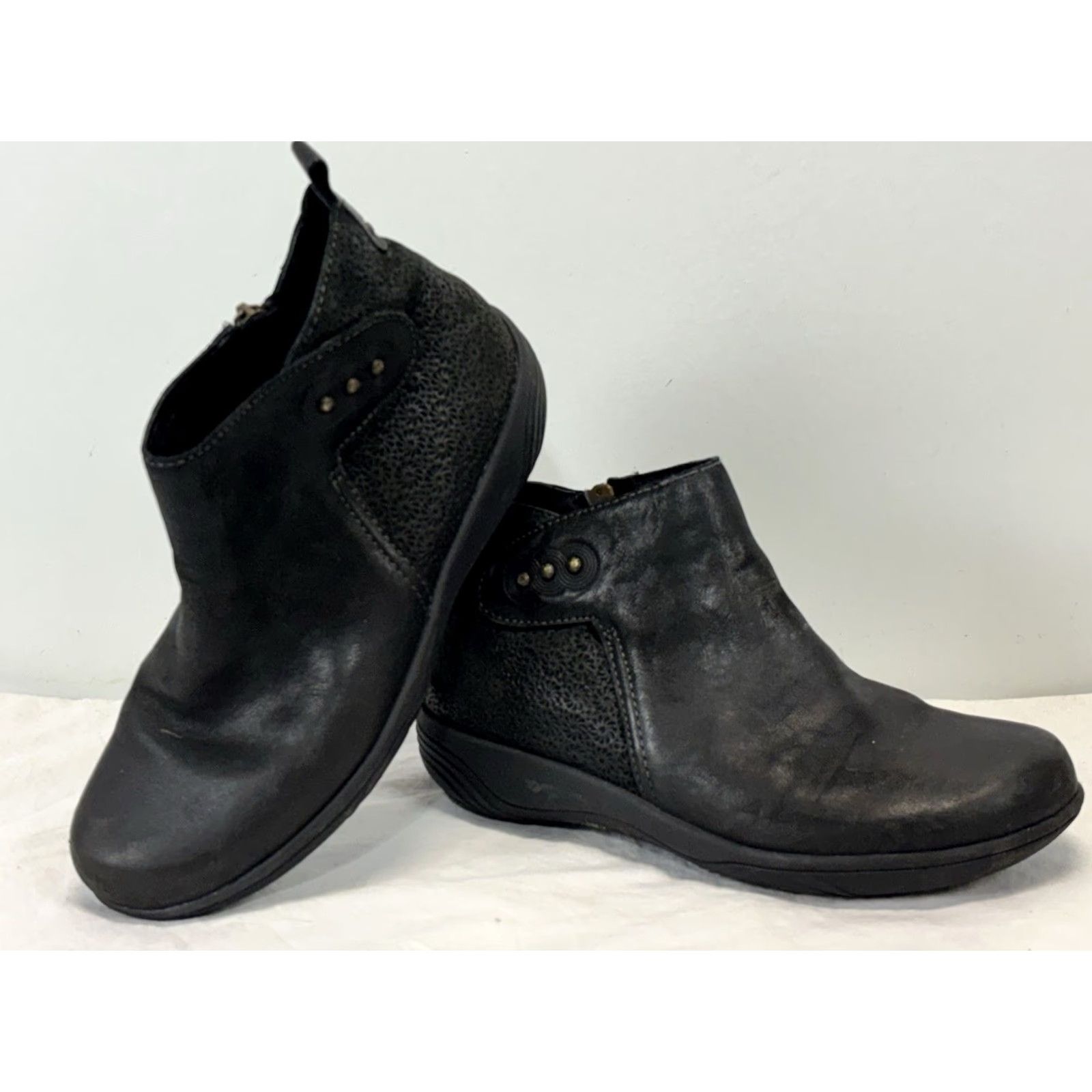 Vintage Halsa Althea Black Leather Boots Women’s 7 M Side Zip Comfort Ankle Bootie Casual Travel Size US 7 / IT 37 - 2 Thumbnail