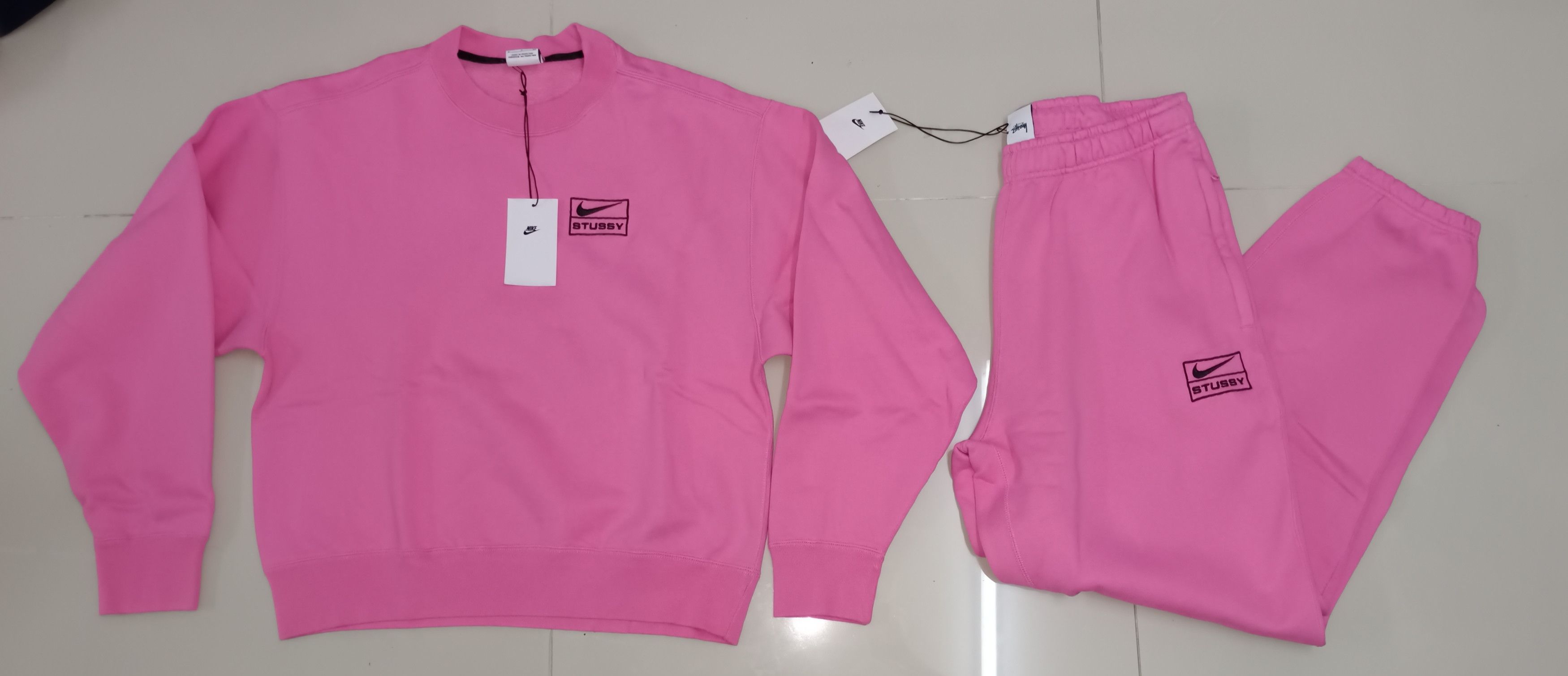 ステューシーコラボクルーネックNike x Stussy Crew Fleece Pink Nike x Stussy Long Sleeve Top (Fireberry & Black) | END