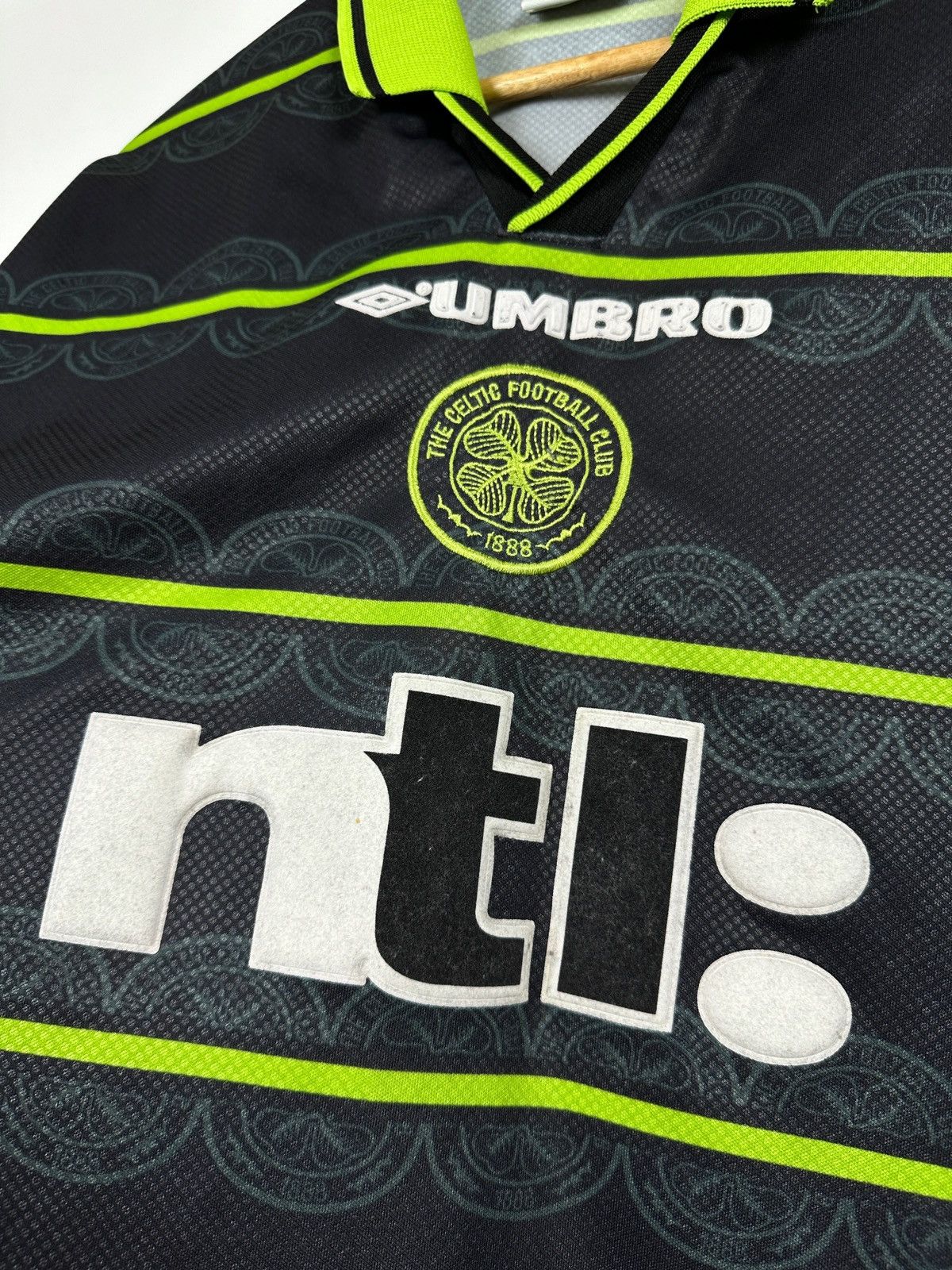 Umbro 1998/99 Umbro Celtic Vintage Soccer Jersey Size US XL / EU 56 / 4 - 10 Thumbnail