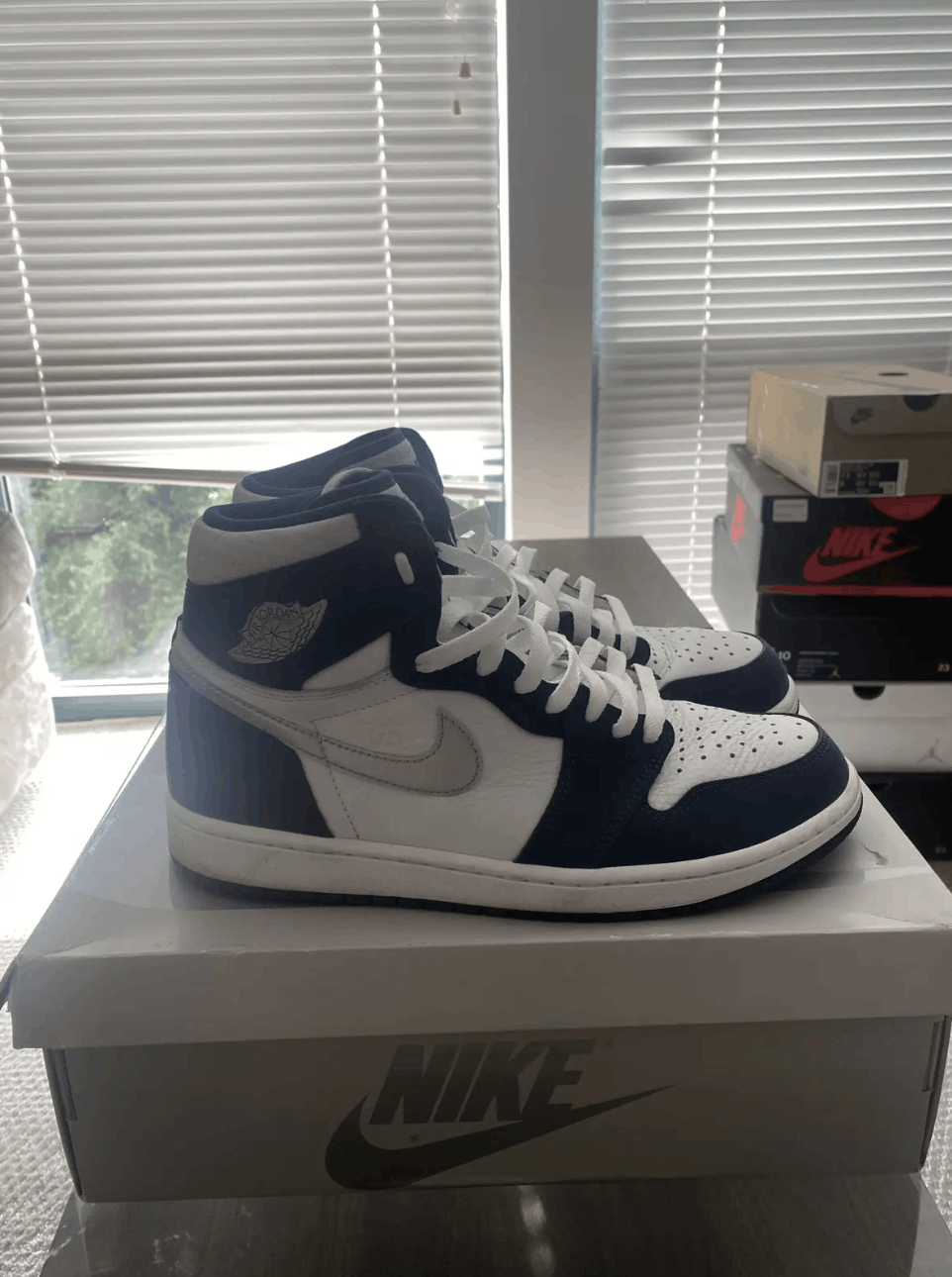 Jordan Brand Jordan 1 Retro High CO.JP Midnight Navy 2020 Size US 10 / EU 43 - 4 Thumbnail