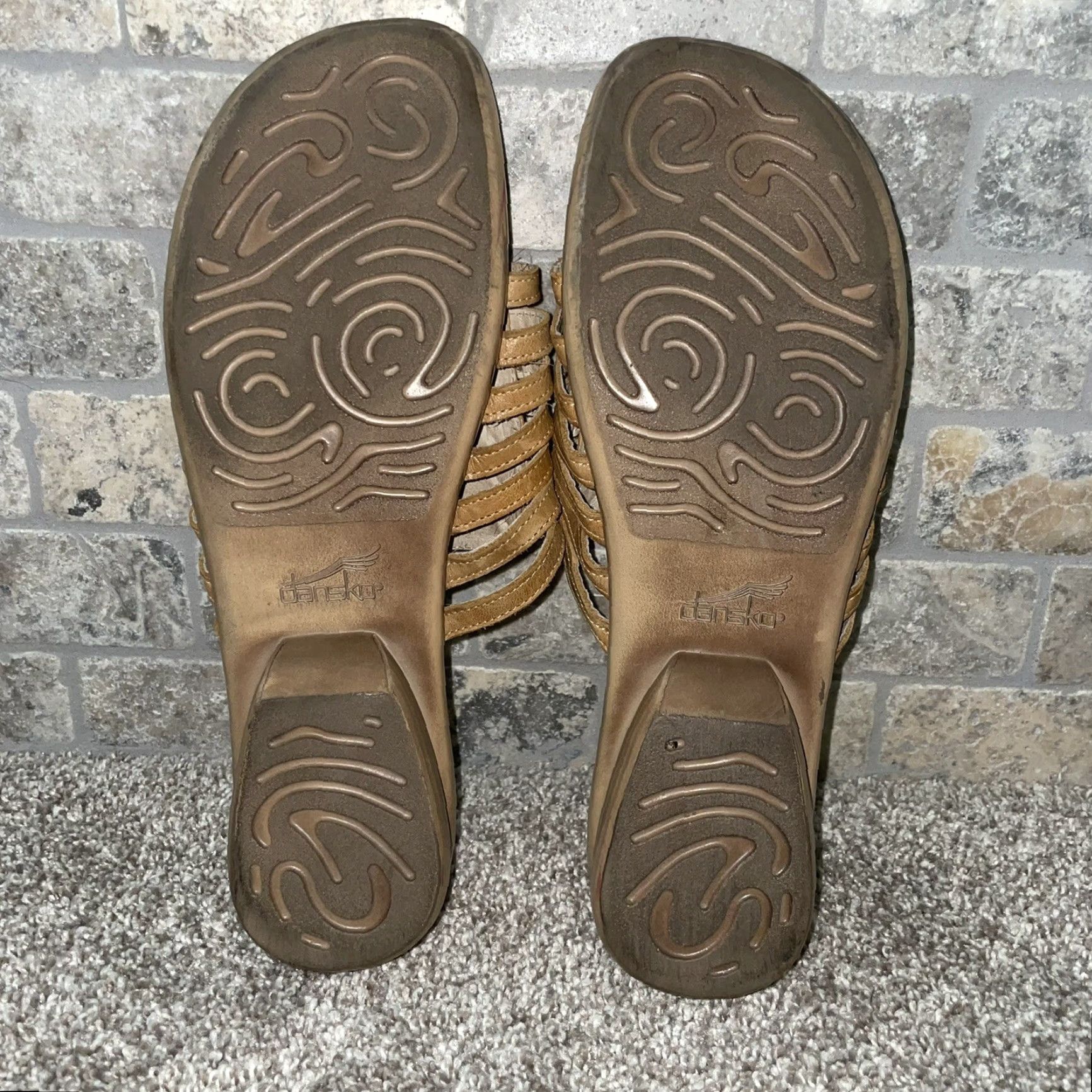 Dansko VINTAGE Dansko Sandal Womens Size 6 Light Brown Leather Flip Flop Brown Women Size US 6 / IT 36 - 7 Thumbnail
