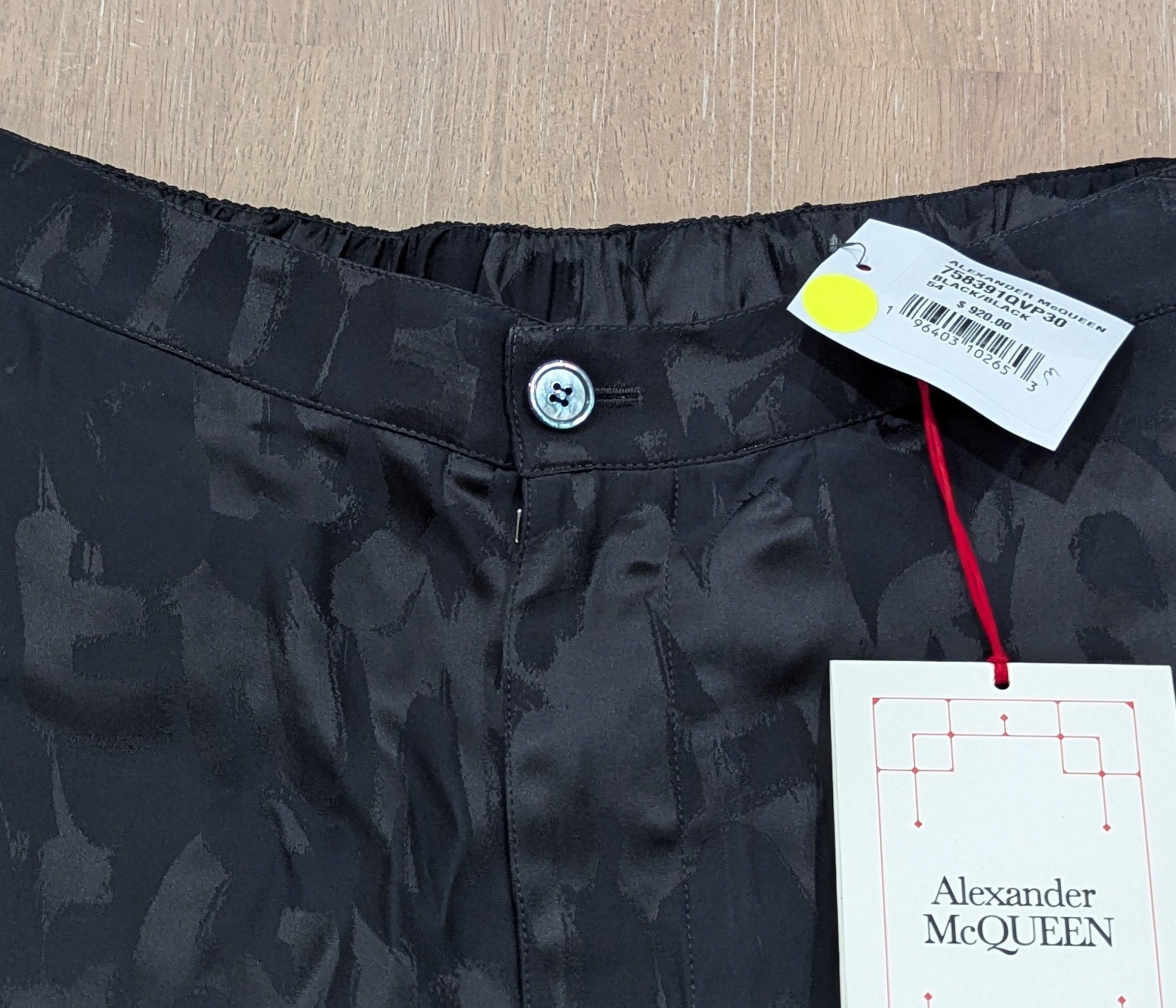 Alexander McQueen Alexander McQueen Logo Print Satin Shorts Black 48 US 32 Size US 32 / EU 48 - 2 Thumbnail