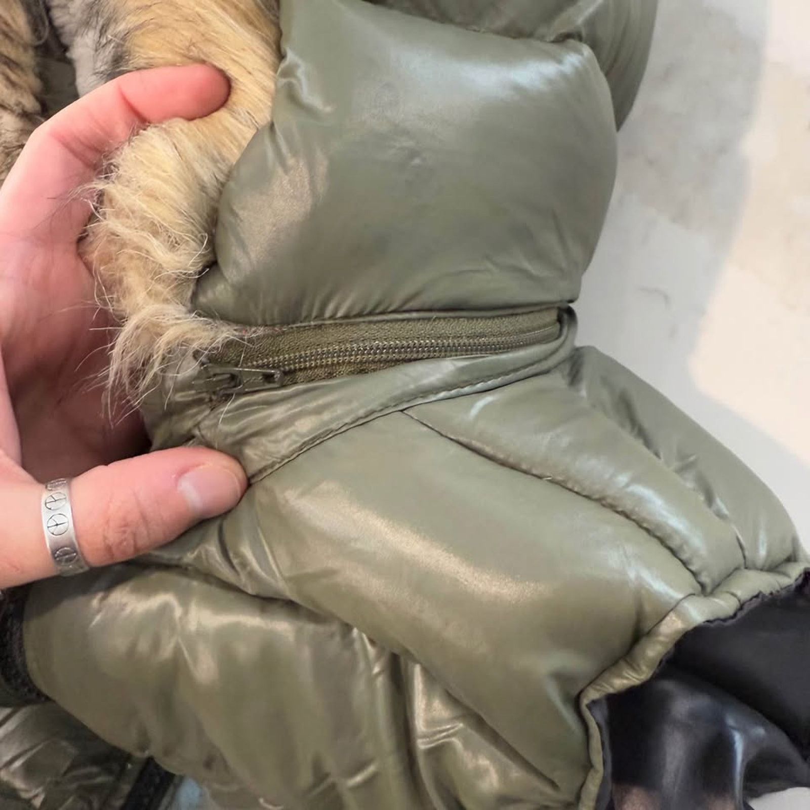 American Eagle Outfitters American Eagle Down Puffer Vest Faux Fur Women's Medium Size M / US 6-8 / IT 42-44 - 8 Thumbnail