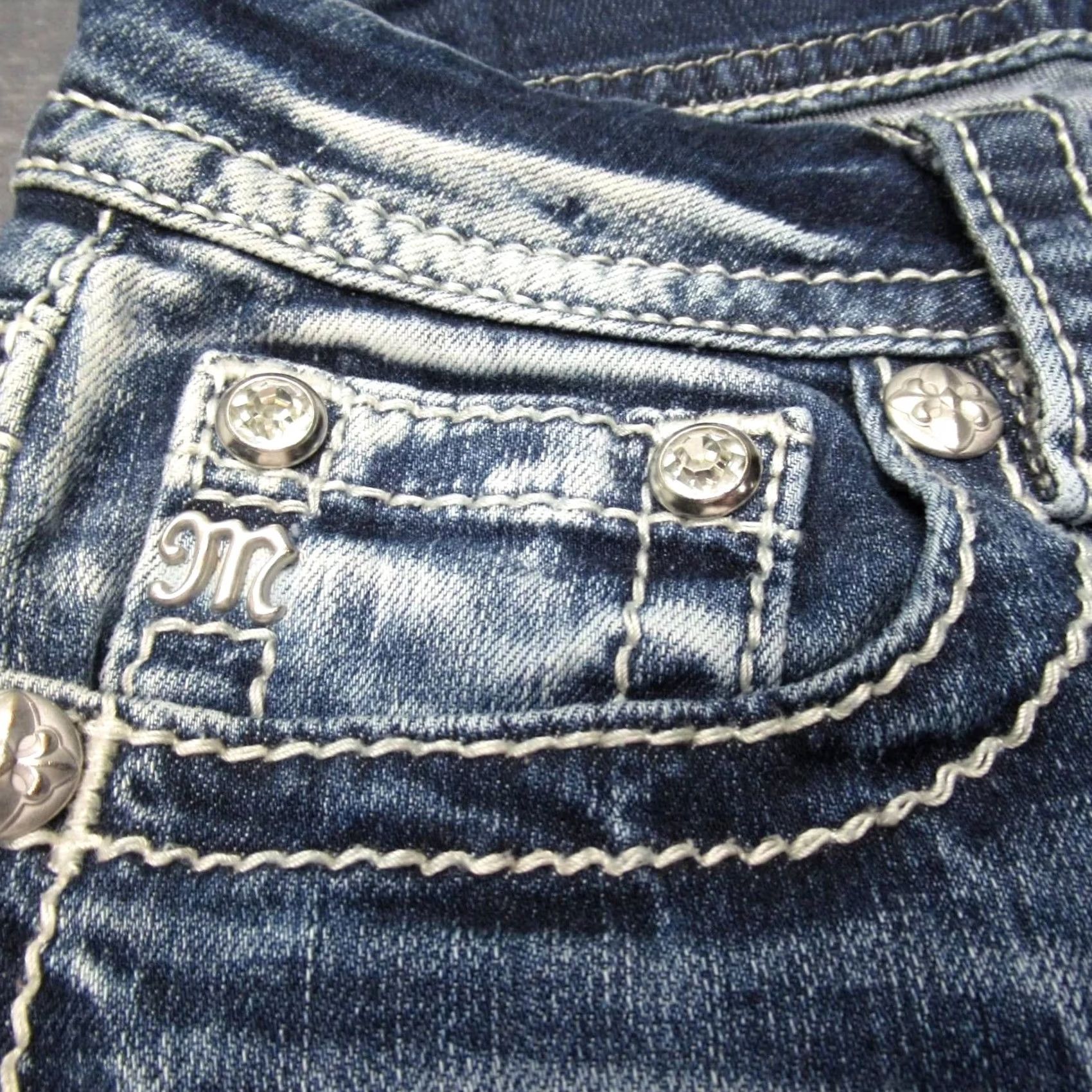 Miss Me Miss Me Jeans Women Cropped 28 Inseam 22 Light Wash Distressed Embroidered Rhinestone Denim 31x22 Zip Button Jeans Womens Size 28" / US 6 / IT 42 - 5 Thumbnail