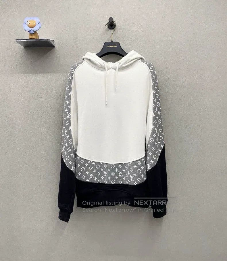 Louis Vuitton Louis Vuitton Grey and white color-block logo printed hood Size US L / EU 52-54 / 3 - 1 Thumbnail