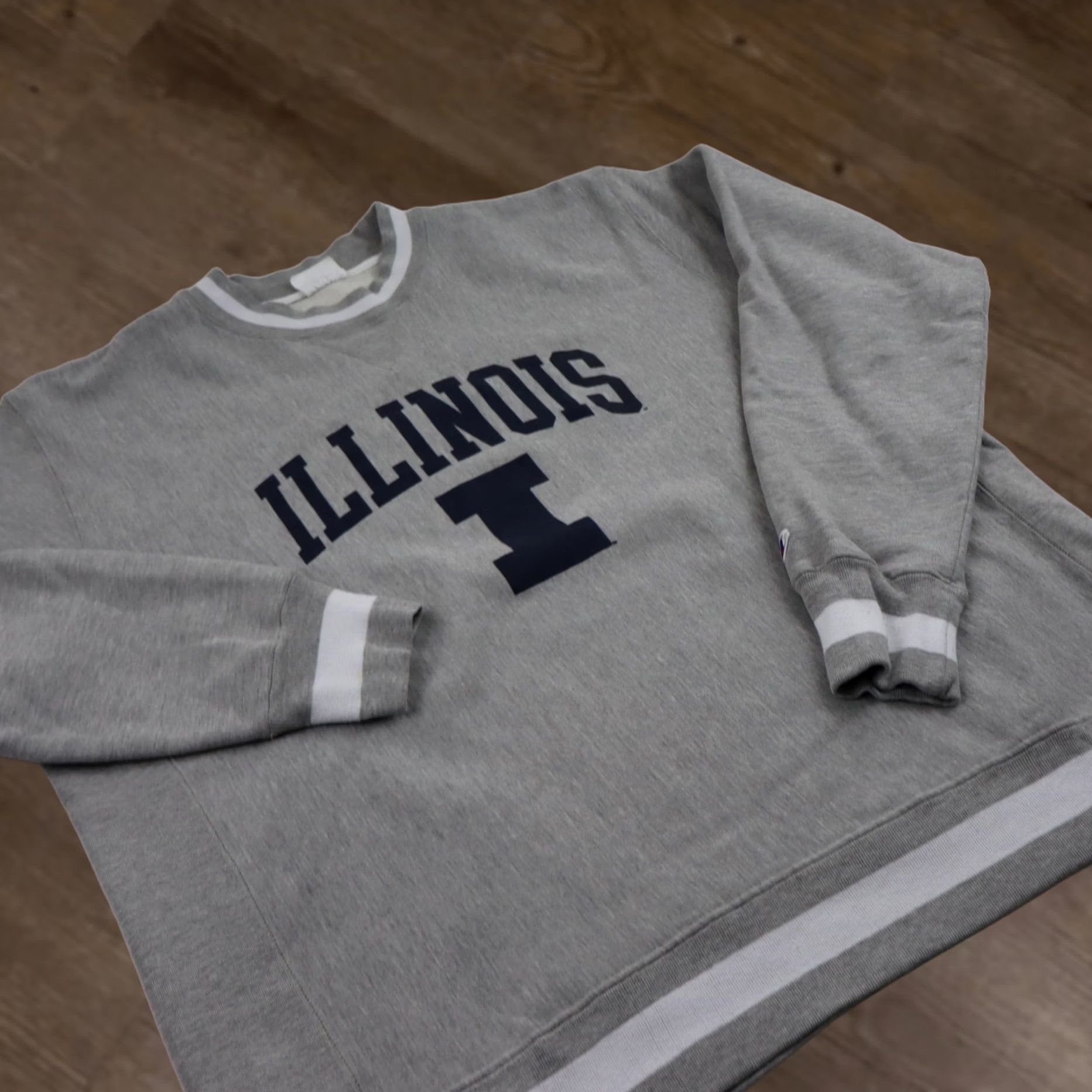Champion VINTAGE Champion Illinois Sweatshirt Mens 2XL Gray Heavyweight Pullover Crewneck Graphic Print Illini 90s 80s Sweatshirt Size US XXL / EU 58 / 5 - 1 Thumbnail