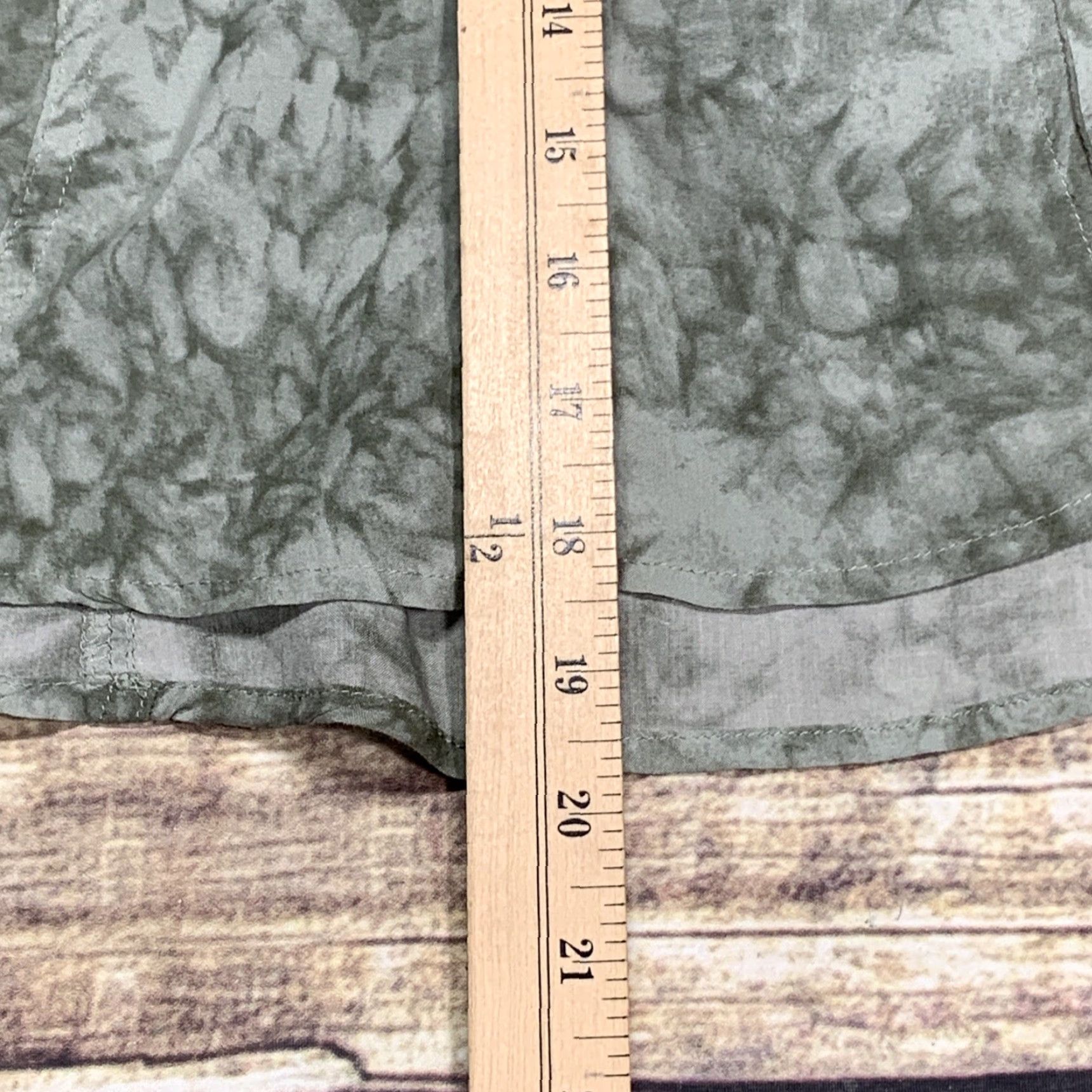 Vintage Maurices Button-Up Shirt Women’s Long Sleeve V-Neck Green Tie Die, Size M, Casual, Rayon, Button Accents, Regular Fit, Womens Size M / US 6-8 / IT 42-44 - 7 Thumbnail