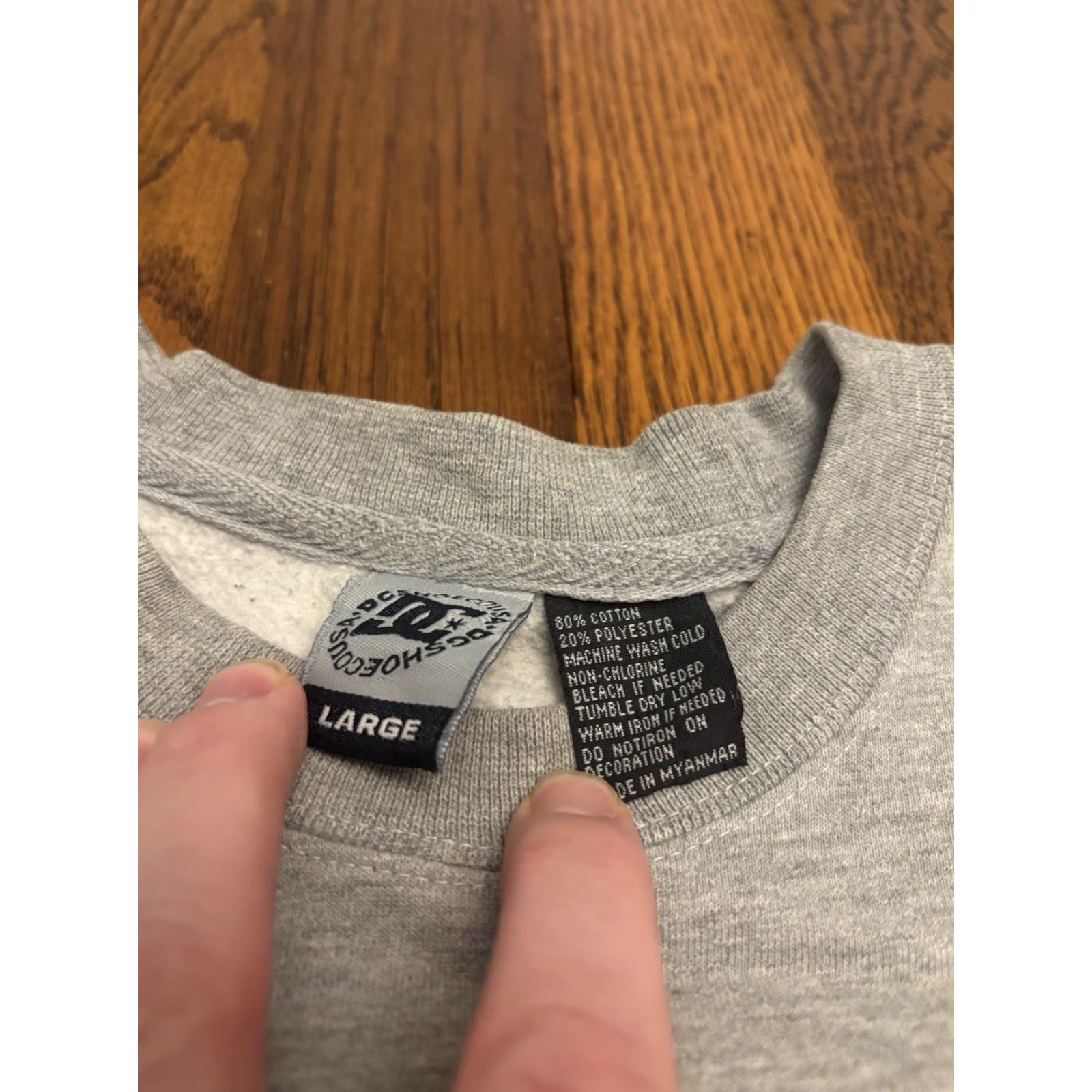 Vintage VINTAGE DC Shoes Mens L Pullover Sweatshirt Skateboard Y2K Graphic Print Full Zip Hooded Pockets Gray Cotton Fleece Logo Zipper Long Sleeve Sweatshirt Size US L / EU 52-54 / 3 - 2 Thumbnail