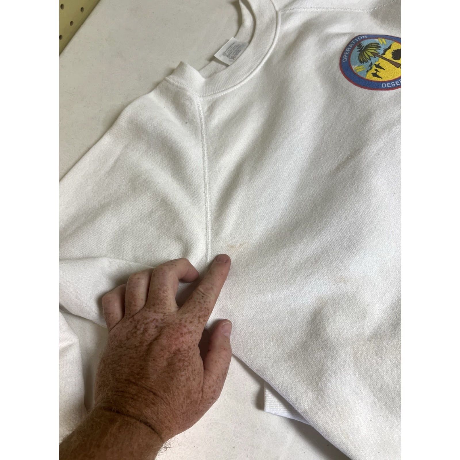 Hanes VINTAGE Hanes Sweatshirt Mens Large White Crewneck Operation Desert Storm 90's Size US L / EU 52-54 / 3 - 6 Thumbnail