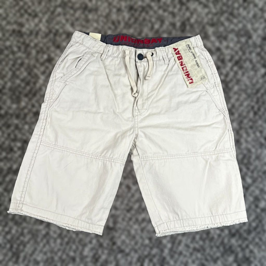 Vintage VINTAGE UNIONBAY Cargo Shorts Mens 34 Khaki Baggy 11in Inseam White Ivory Cotton cargo Pocket Y2K 90s Grunge Outdoor Summer Spring Mens Size US 34 / EU 50 - 1 Thumbnail