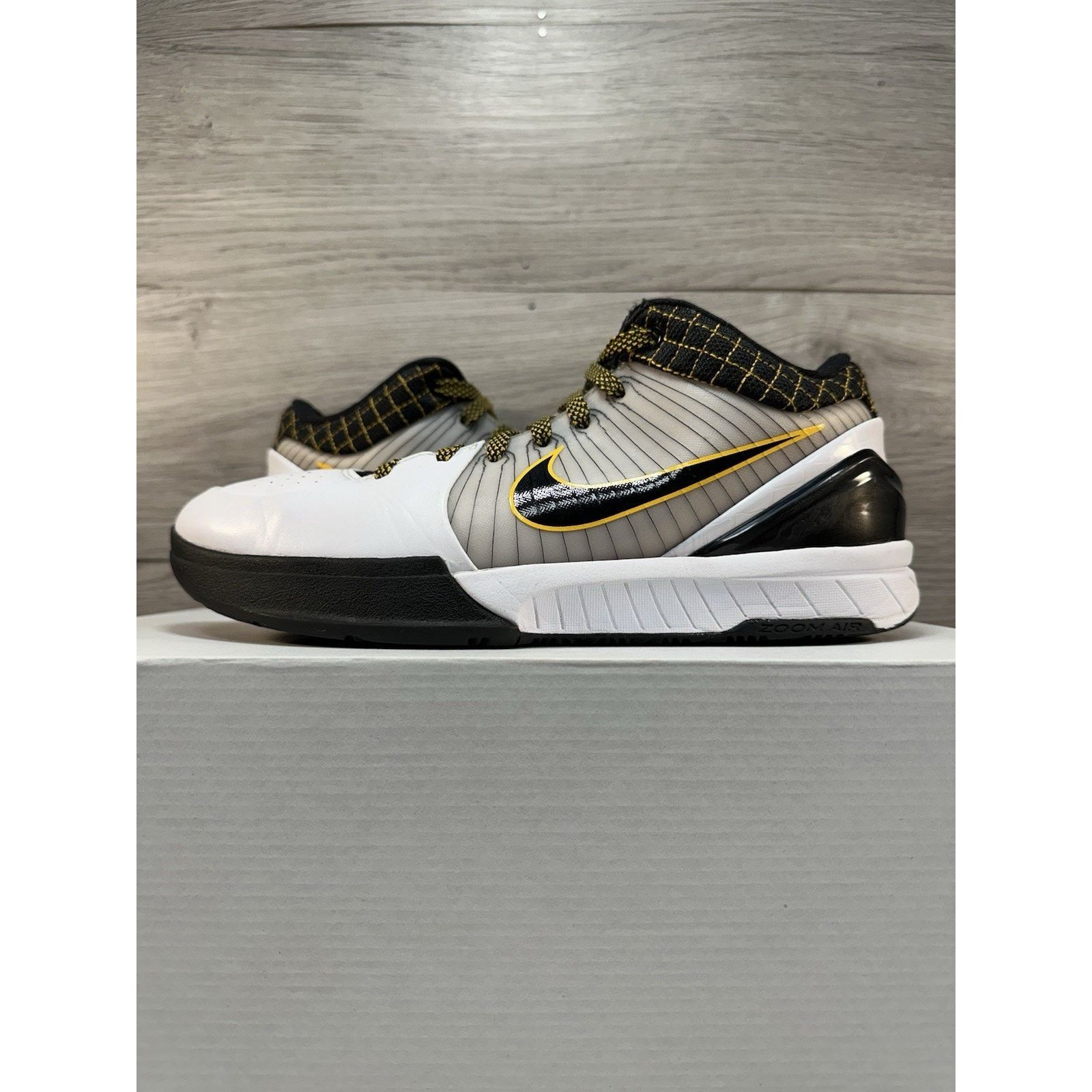 Nike Zoom Kobe Venomenon 4 White University Gold Men Size 9 Nike Nike Zoom Kobe Venomenon 4 White/Gold Size 13 | Grailed main image 4