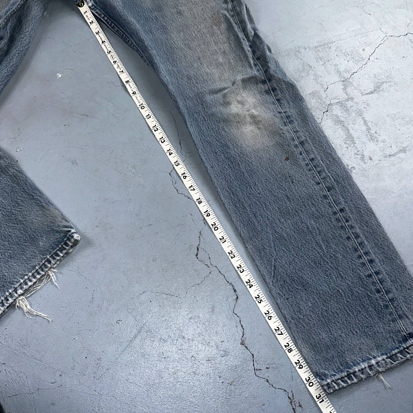 Levi's VINTAGE Levi's 501 Jeans Straight Blue Light Wash 33x36 501 Series USA 90s Mens Regular Jeans Size US 33 - 5 Thumbnail