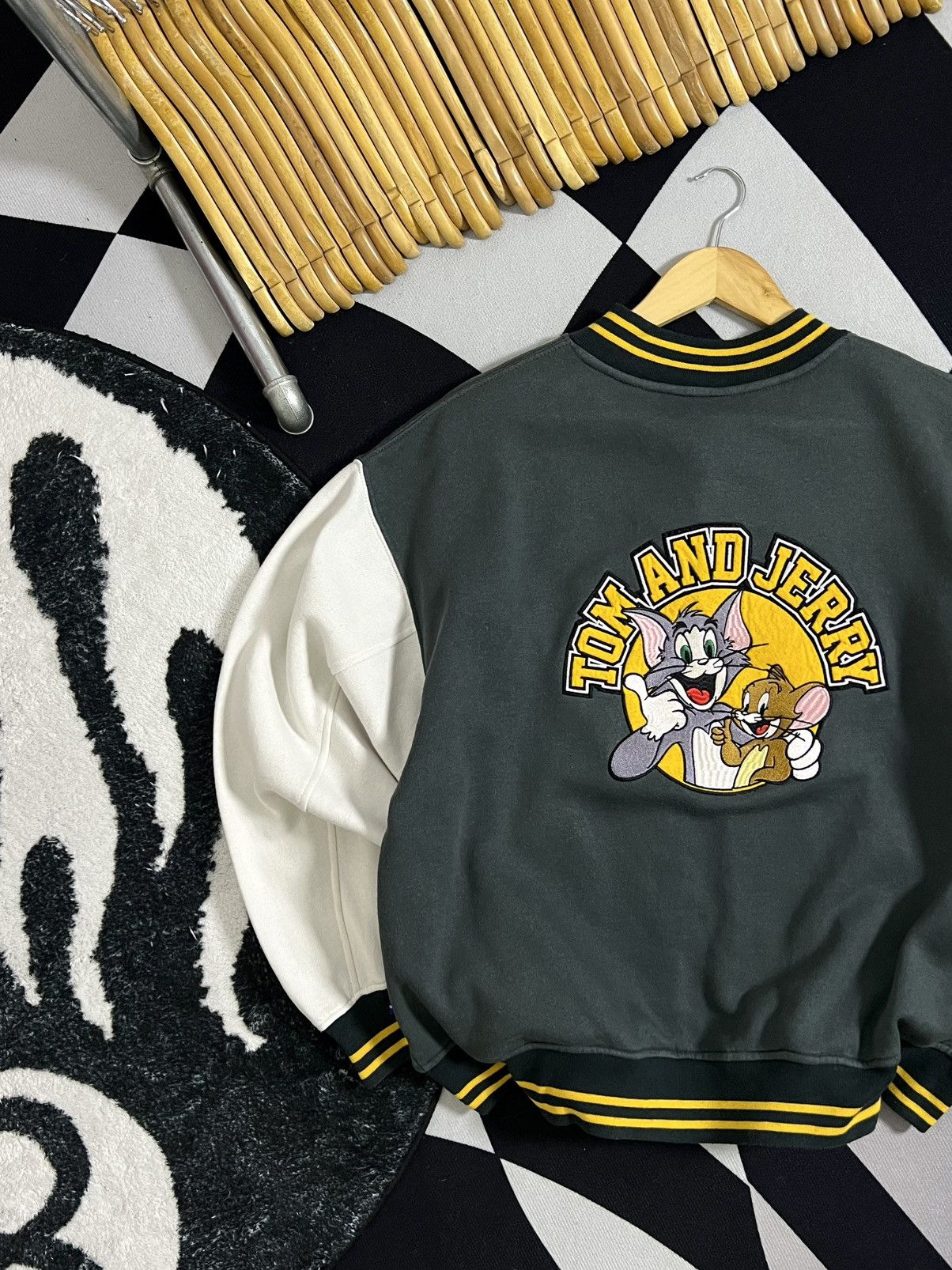 Other SEQUENCE by B ONE SOUL X TOM & JERRY BACK HIT VARSITY Size US XL / EU 56 / 4 - 2 Thumbnail