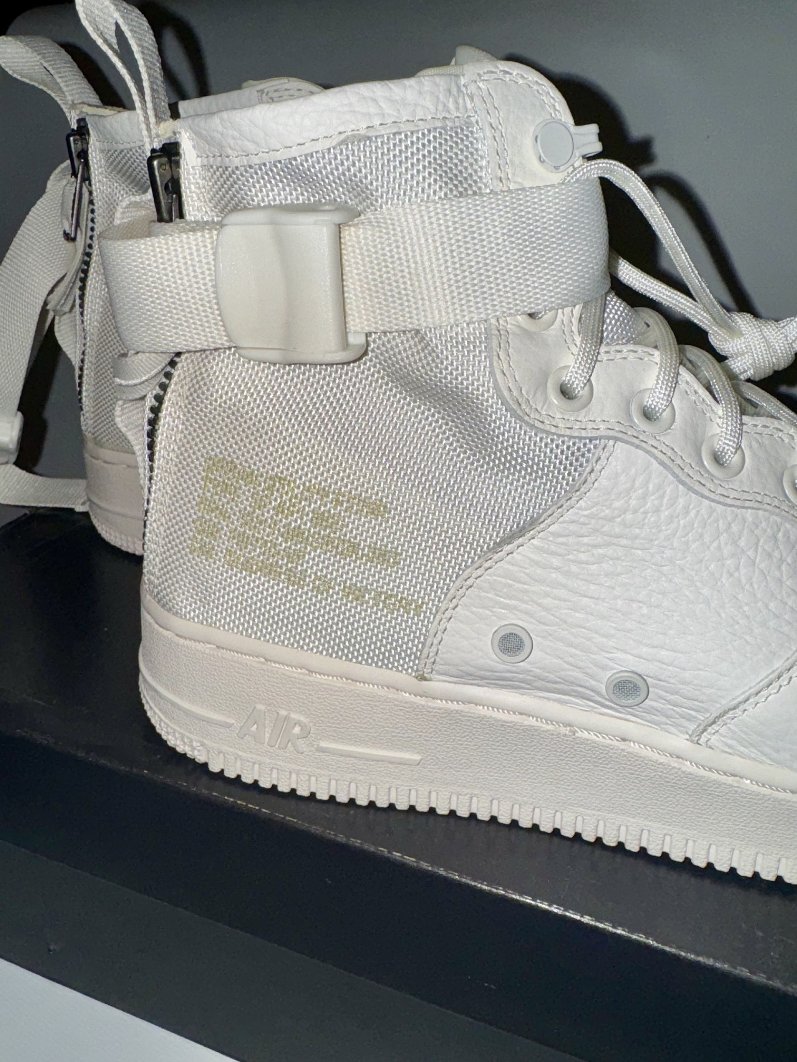 Nike Nike SF Air Force 1 "Triple Ivory" (Rare) Size US 10 / EU 43 - 2 Thumbnail